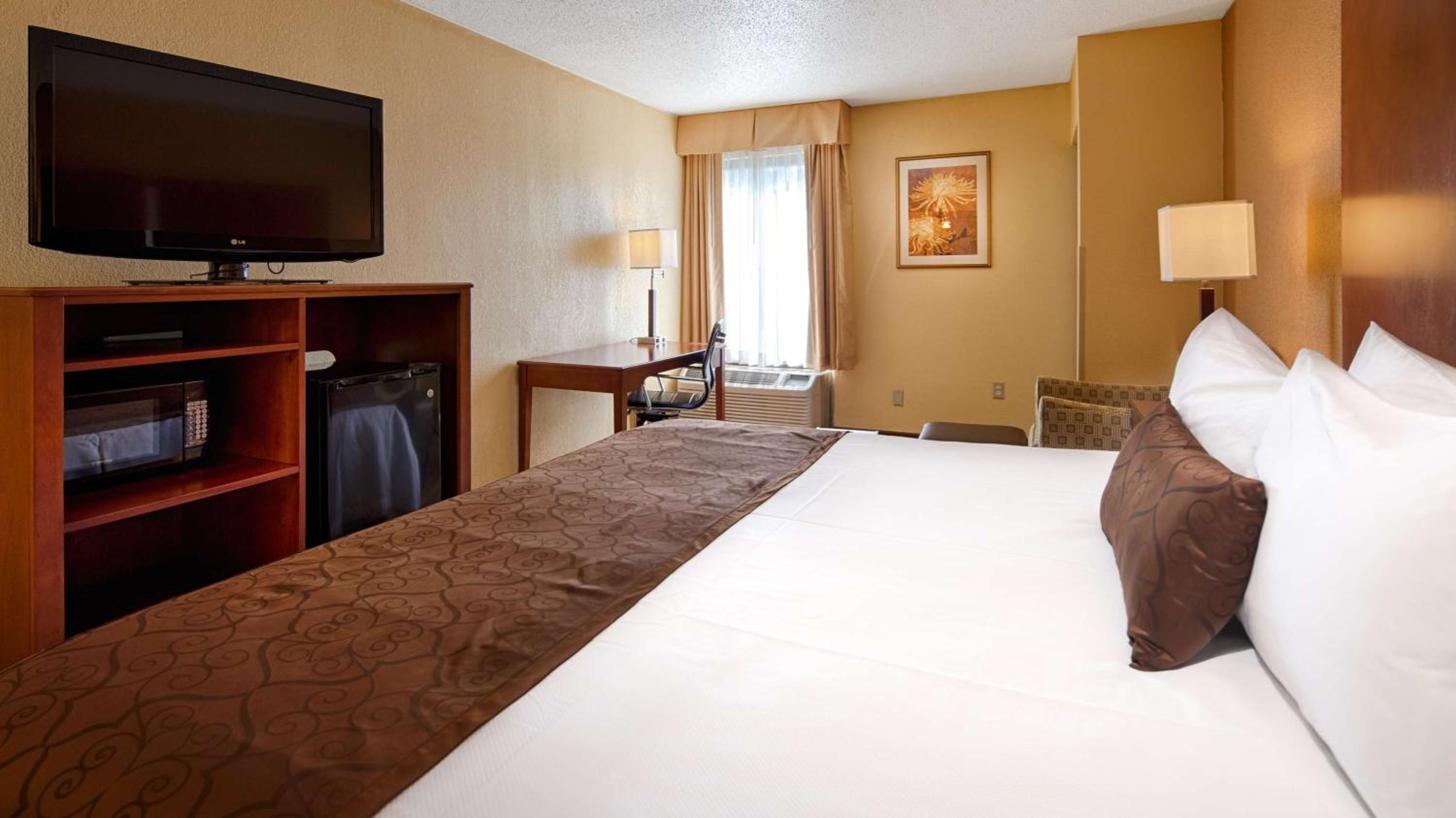 King Room - Non-Smoking - Photo 6