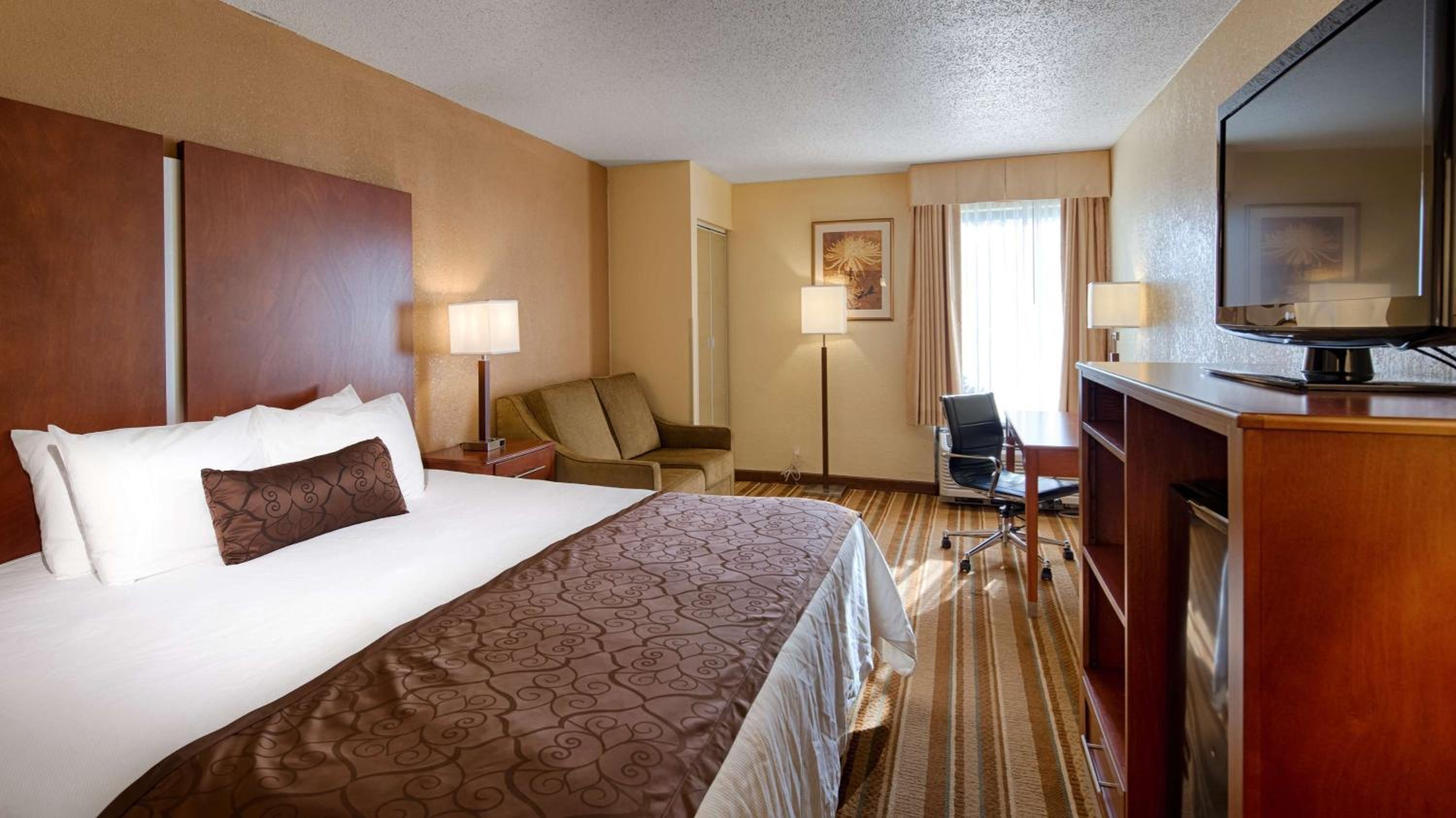 Deluxe King Room - Non-Smoking - Photo 1