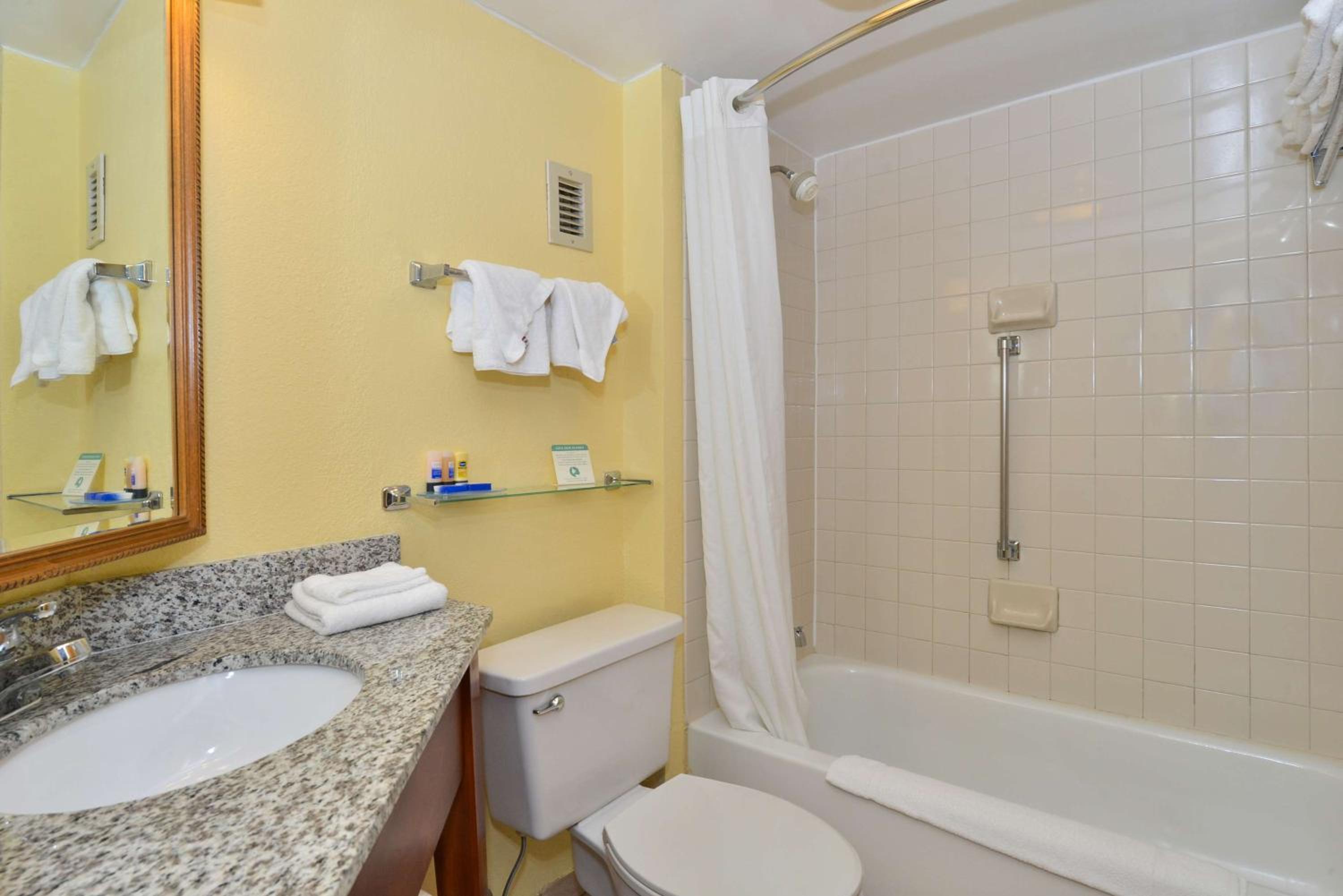 Double Room - Non-Smoking  - Photo 6