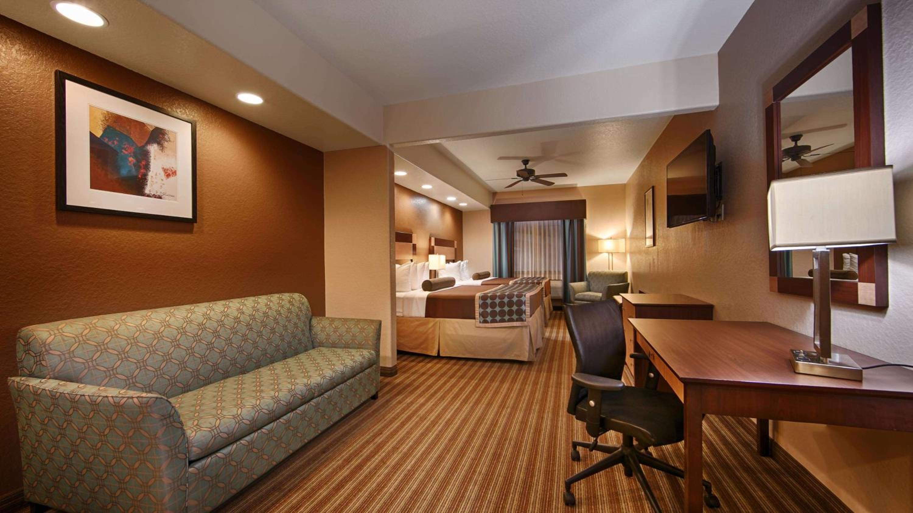 Queen Suite - Non-Smoking - Photo 1