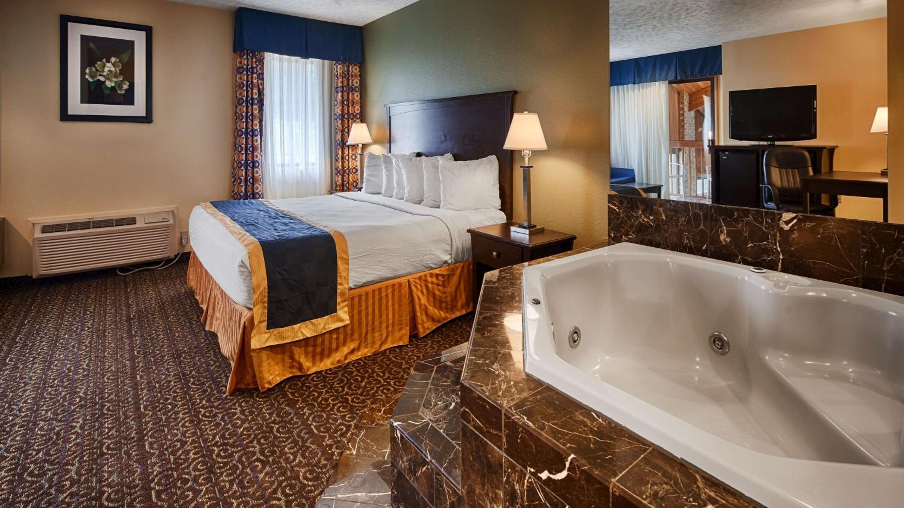 King Suite - Non-Smoking - Photo 4