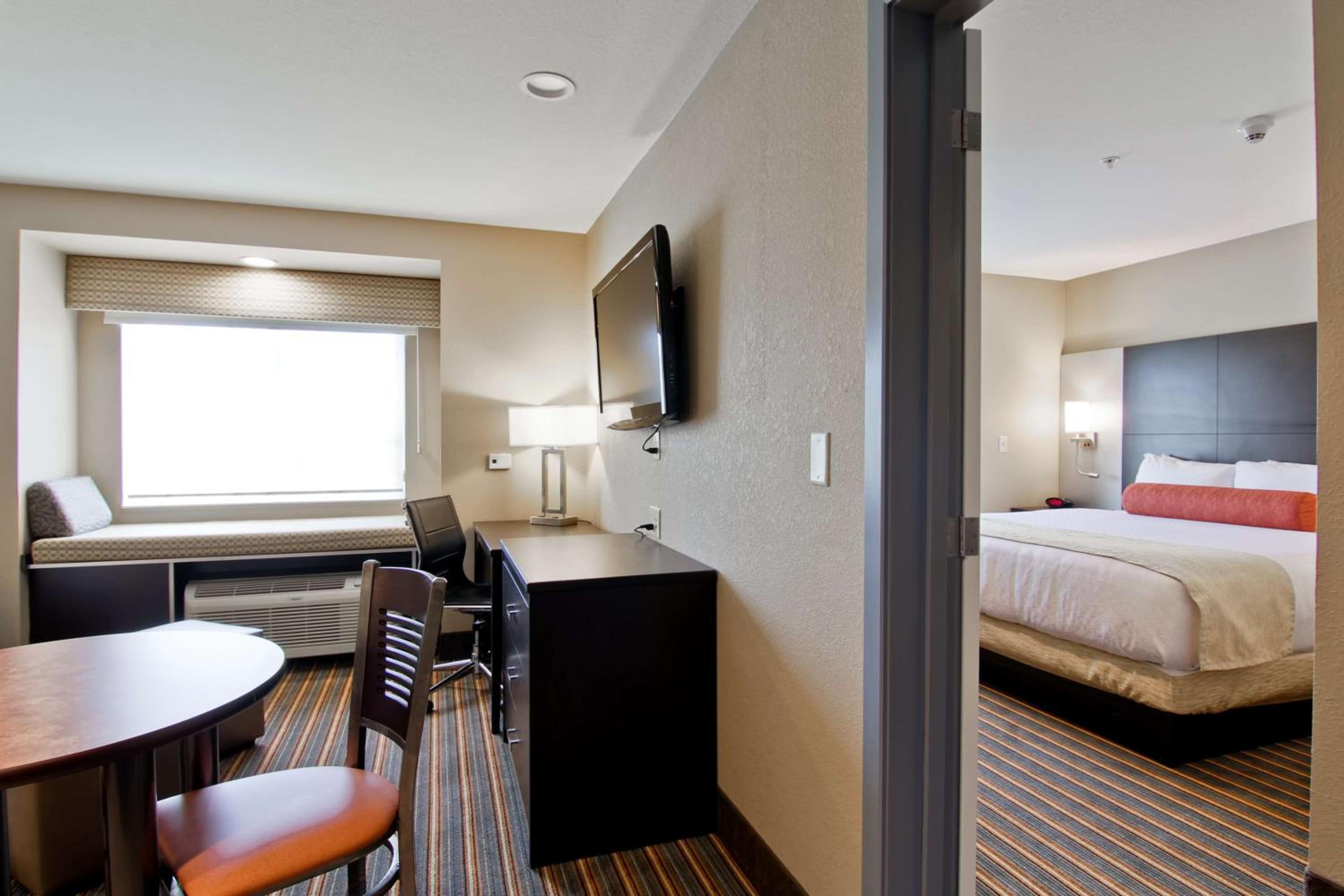 King Suite with Sofa Bed and Kitchen photo 1