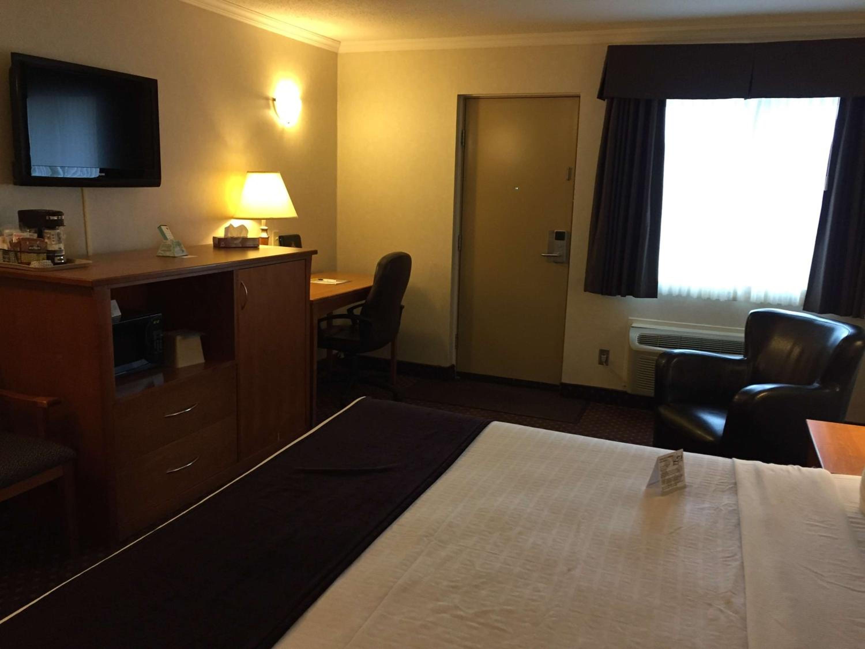 King Room - Non-Smoking photo 3