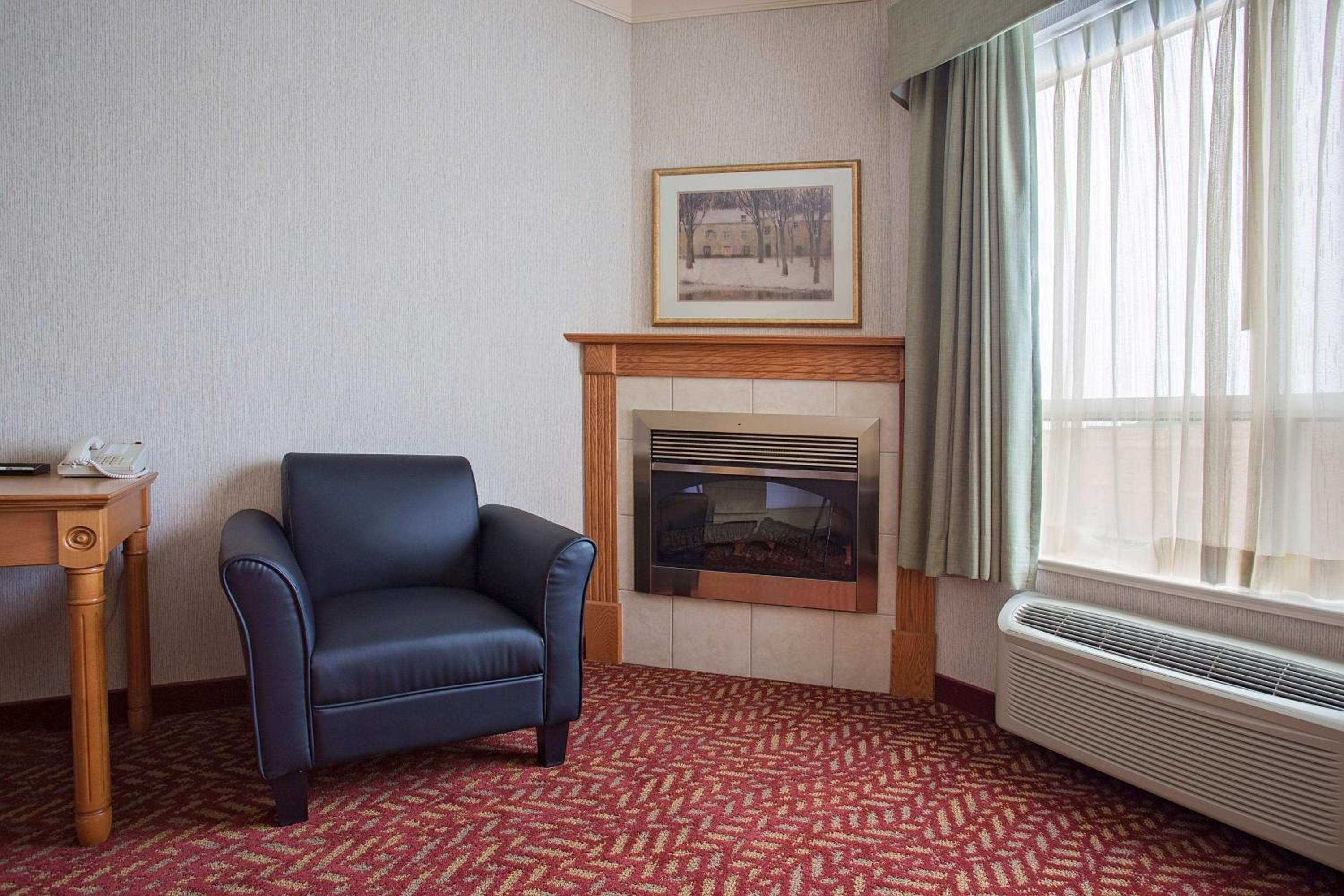 Queen Room With Two Queen Beds With City View - Non-Smoking