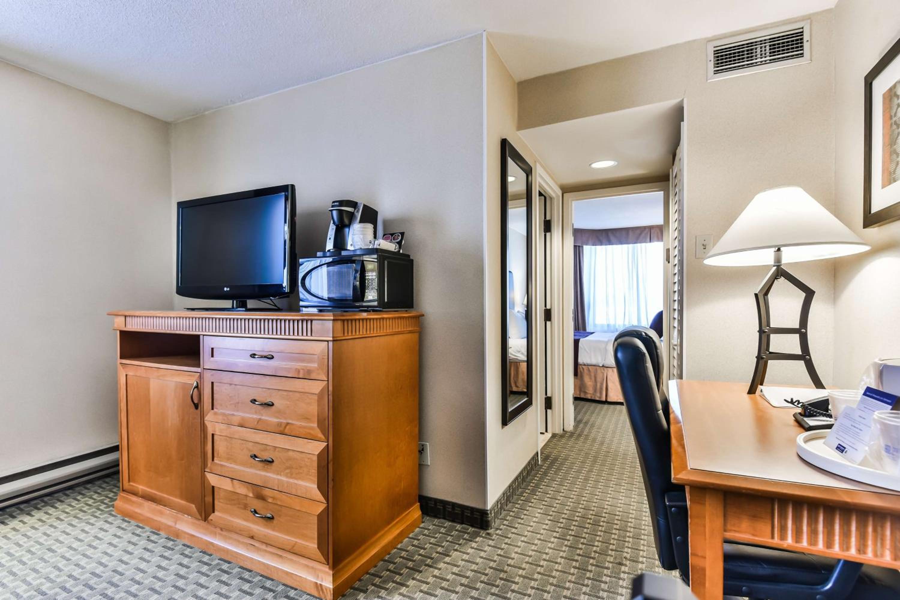 Junior Suite - Non-Smoking - Photo 1