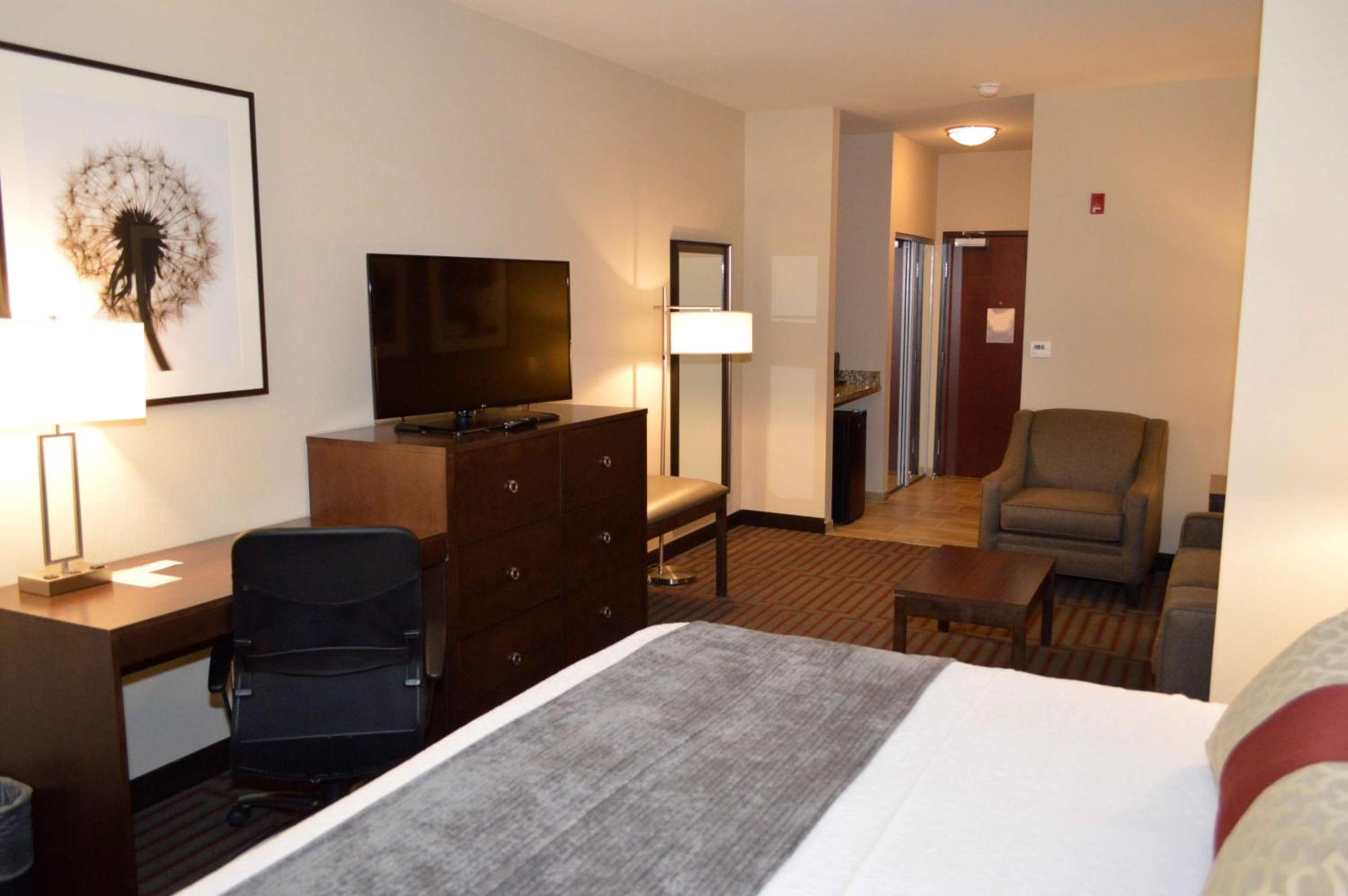 King Suite with Sofa Bed photo 3