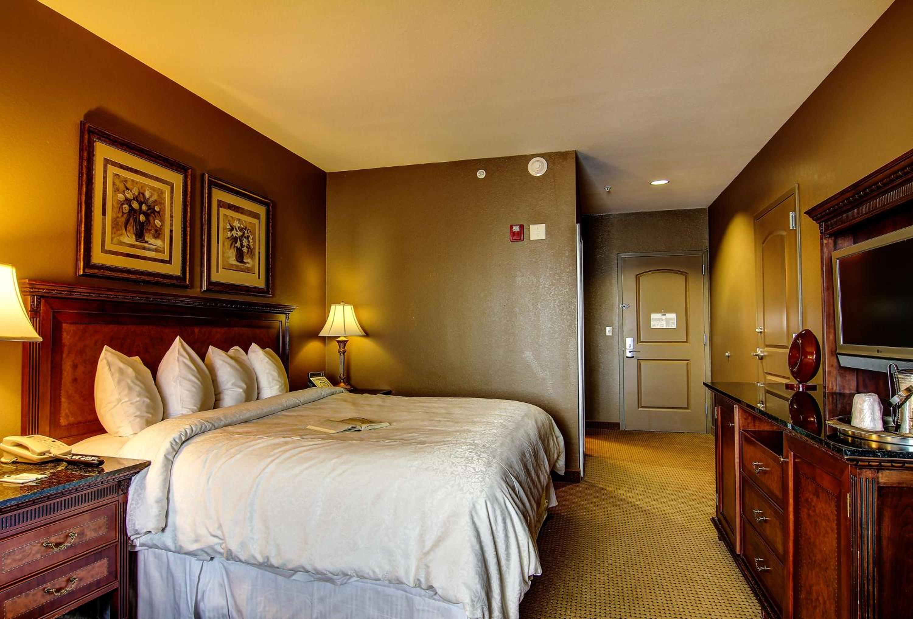 King Room with Bath - Disability Access - Photo 1