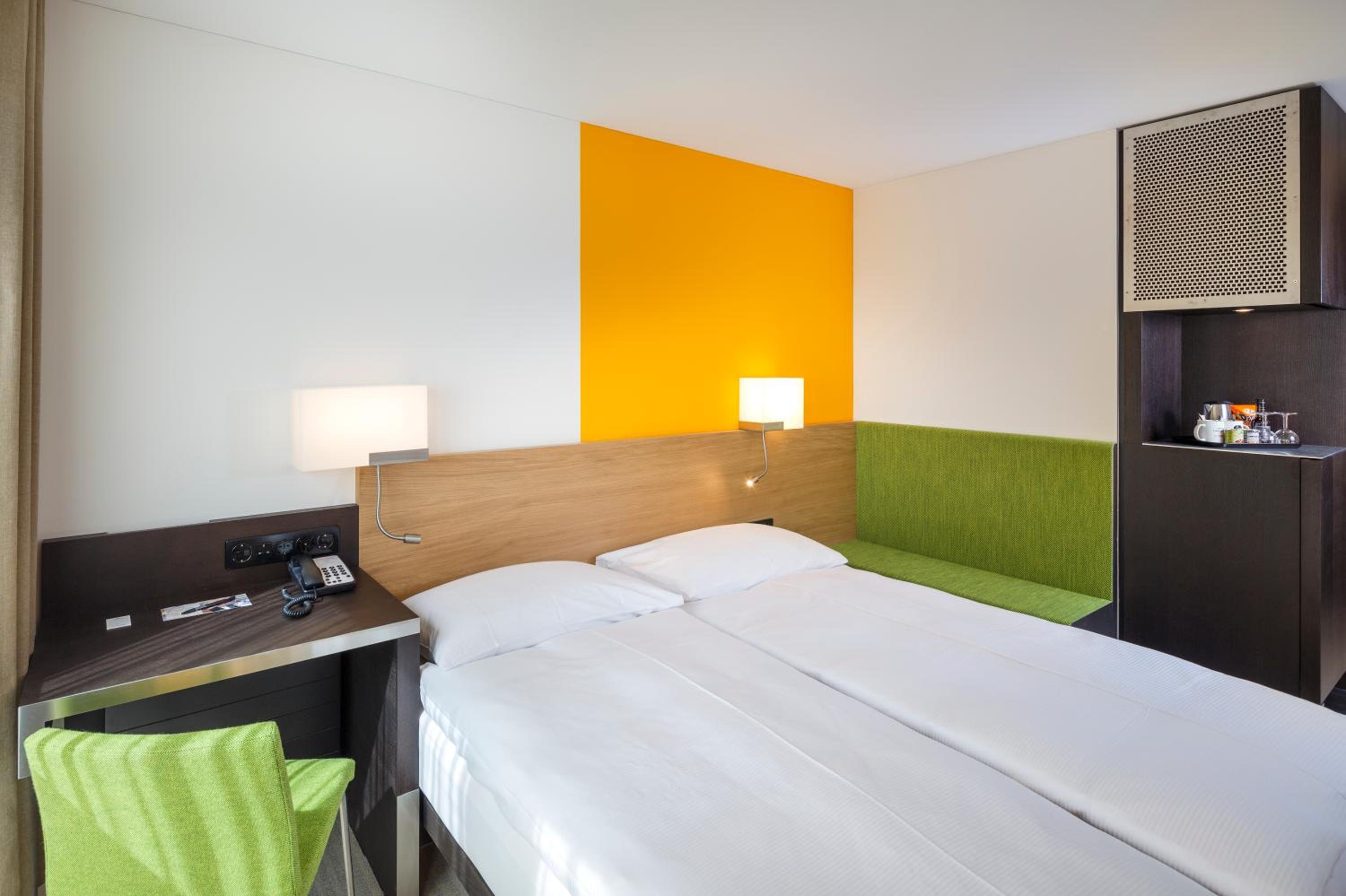 Available room thumbnail 6