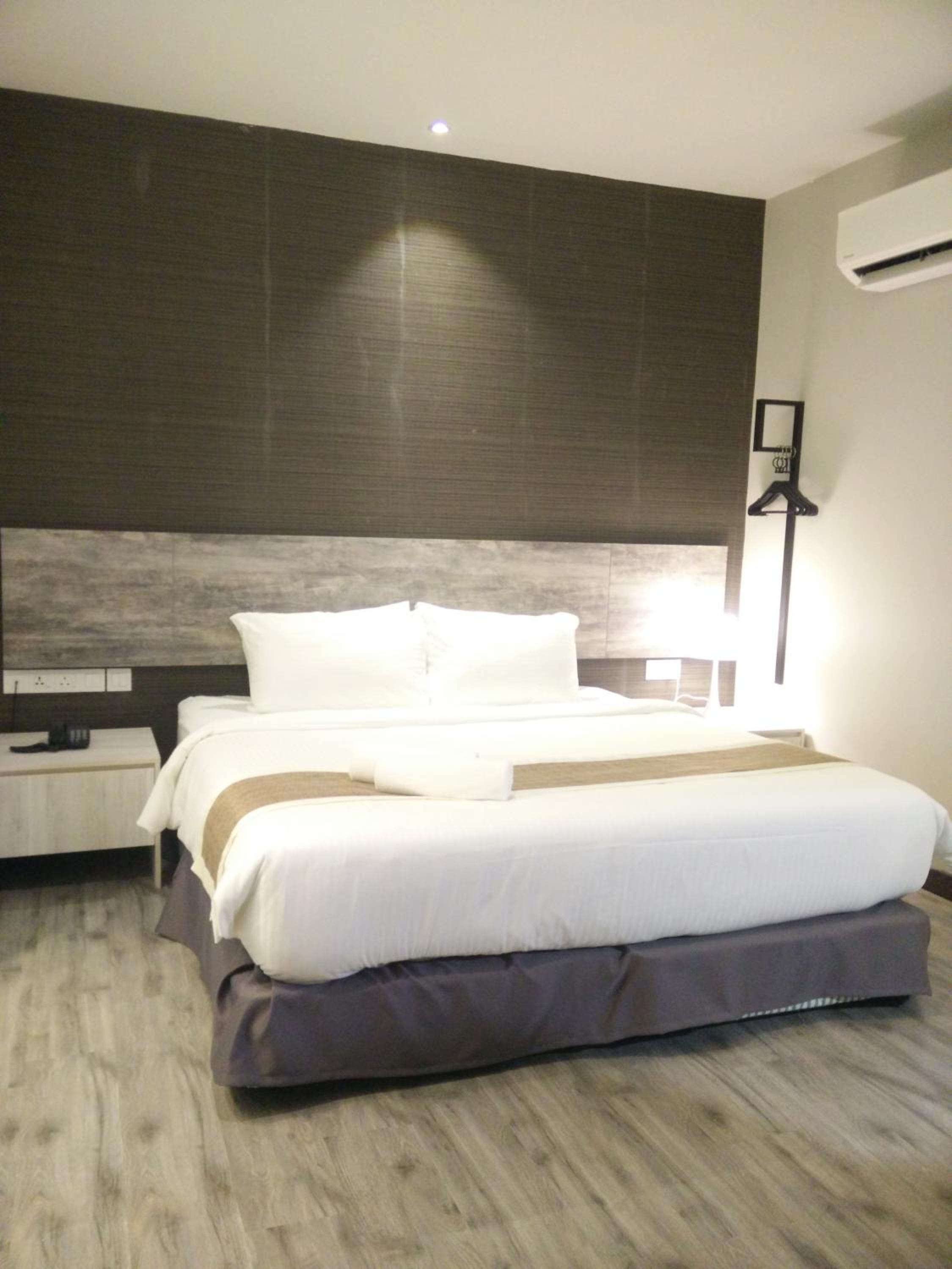 Standard King Room (No Window) photo 3