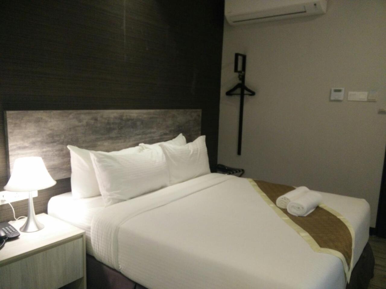 Standard Queen Room (No Window)