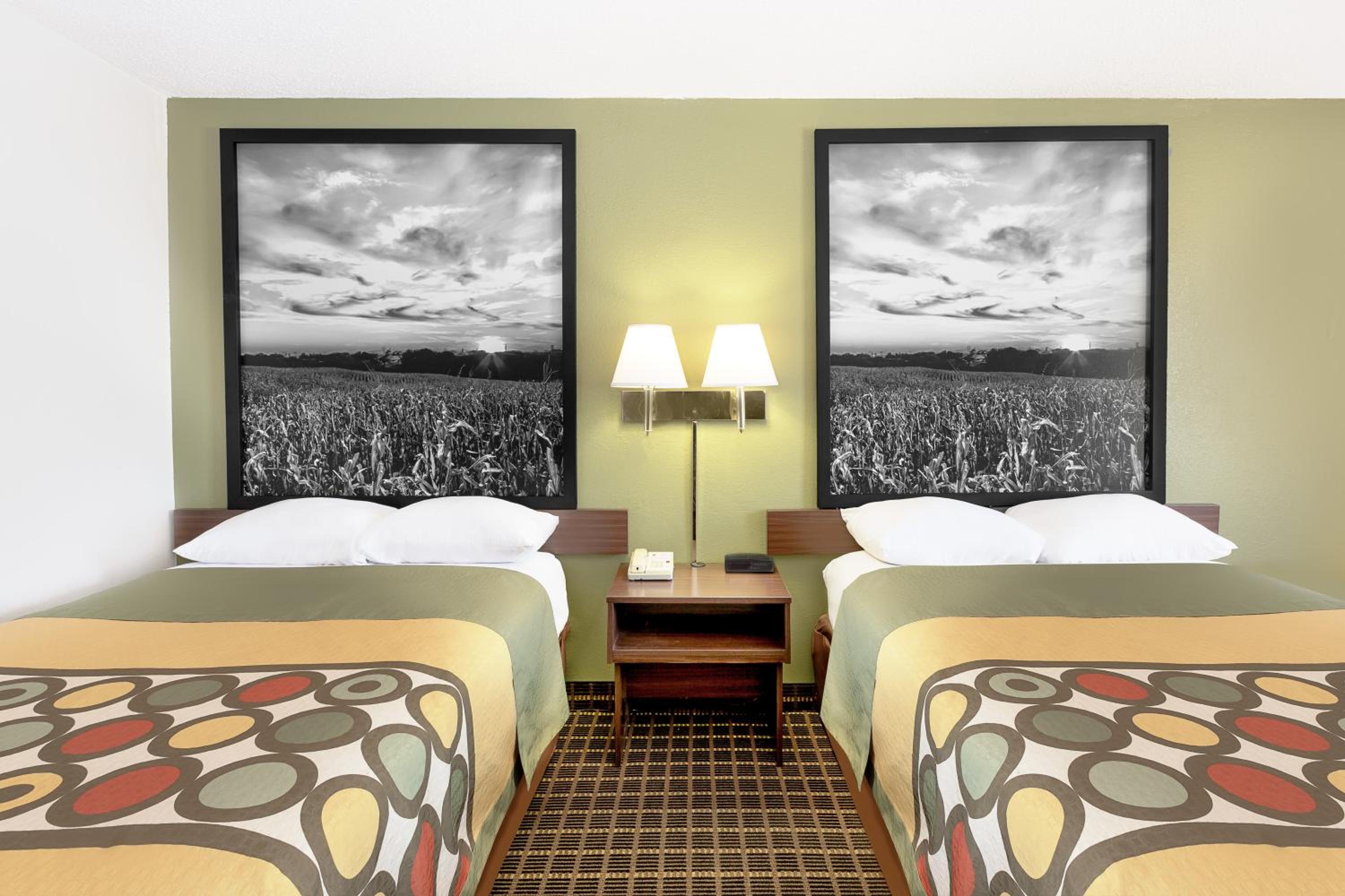 Double Room with Two Double Beds - Smoking - Photo 1