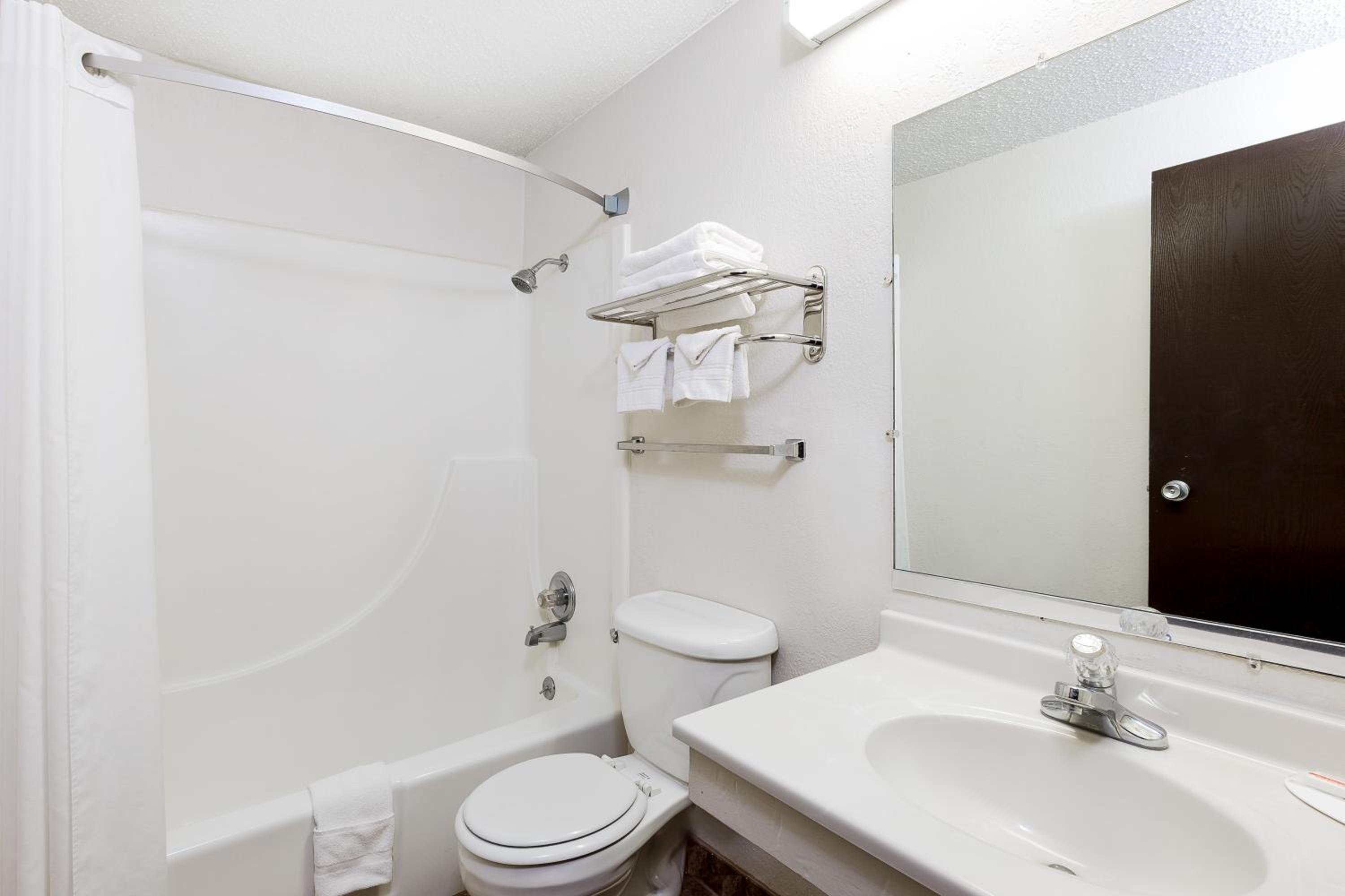 Queen Room - Disability Access/Non-Smoking - Photo 4