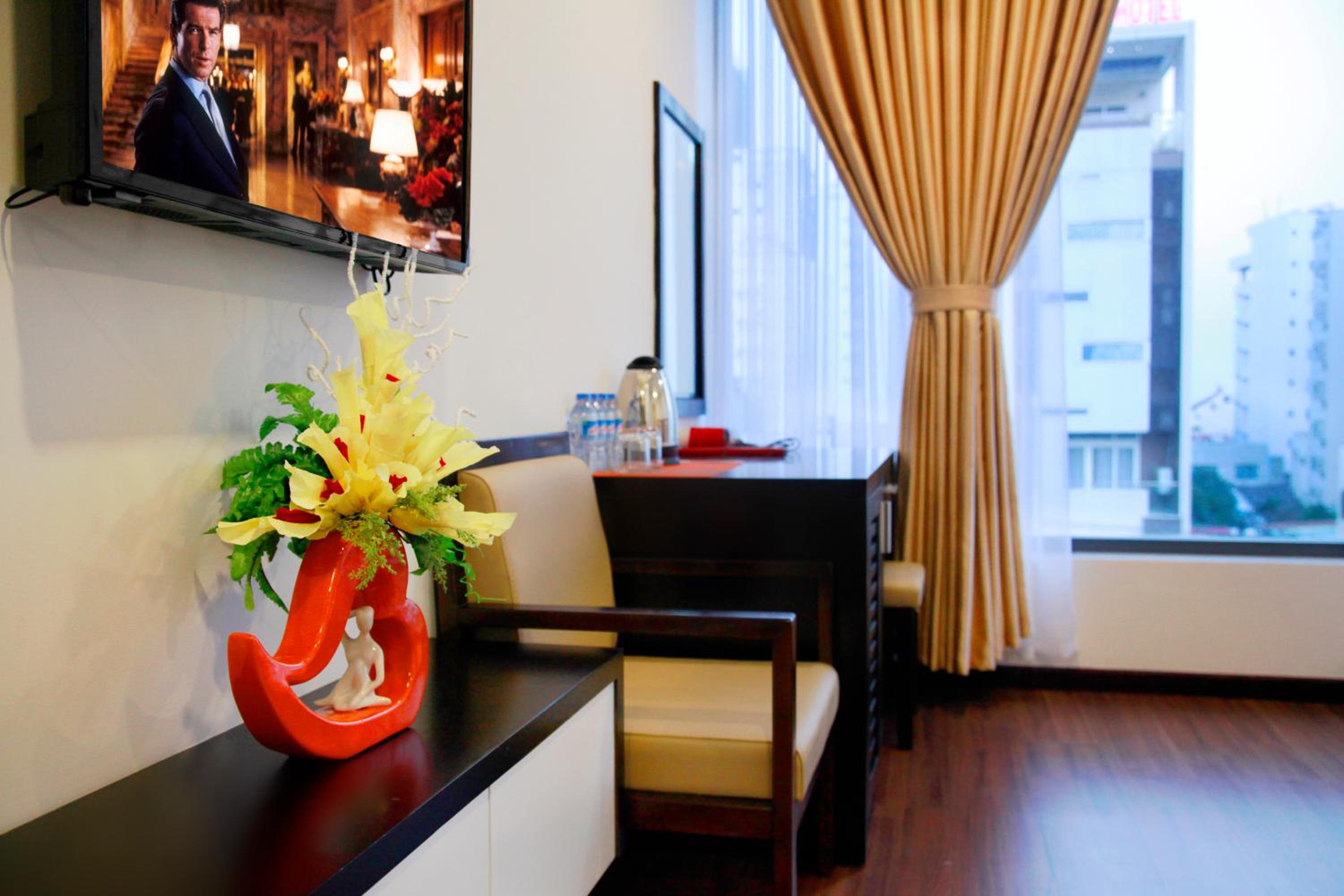 Standard Family Room - Photo 6