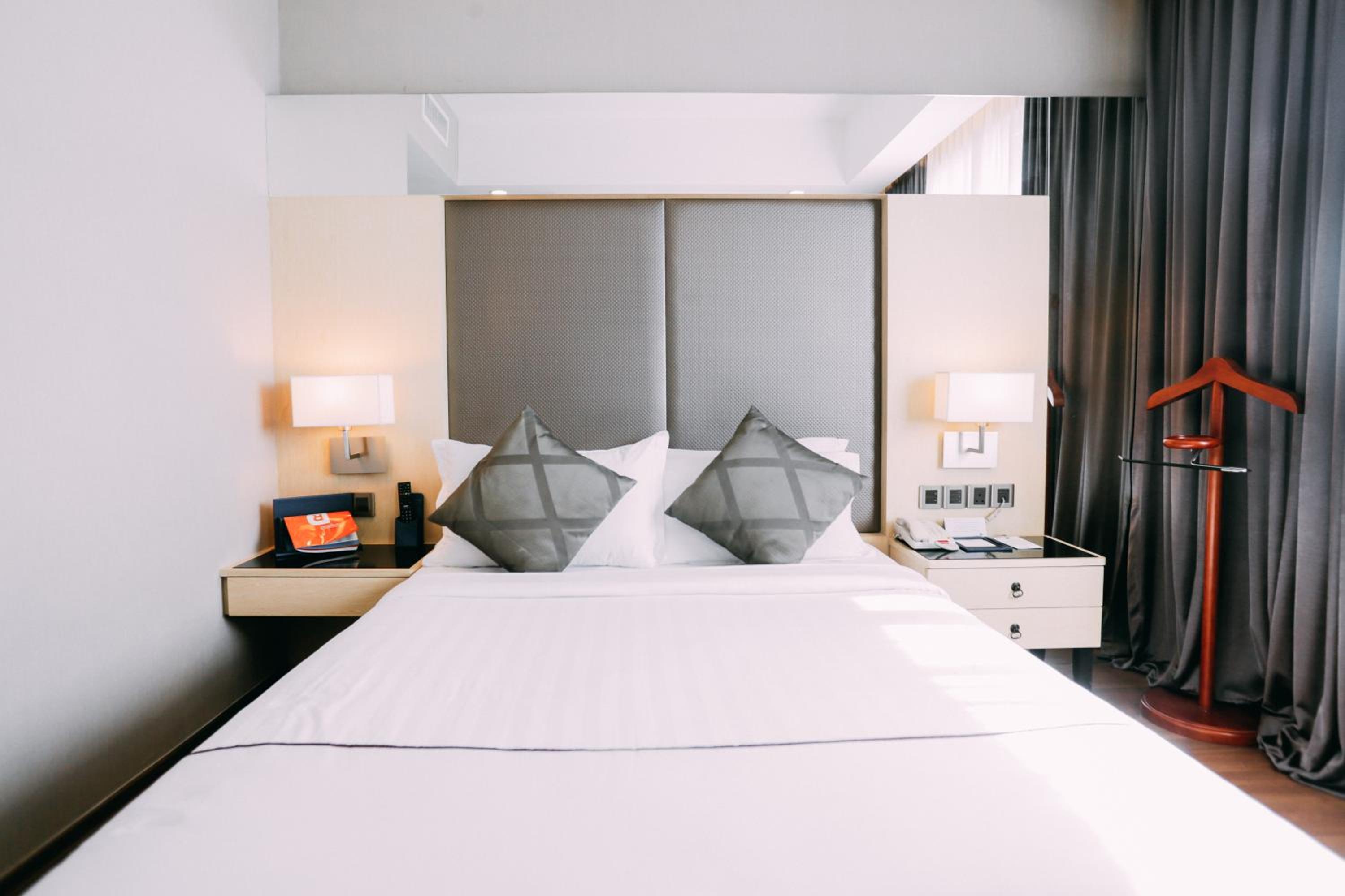 Club Deluxe Queen Room