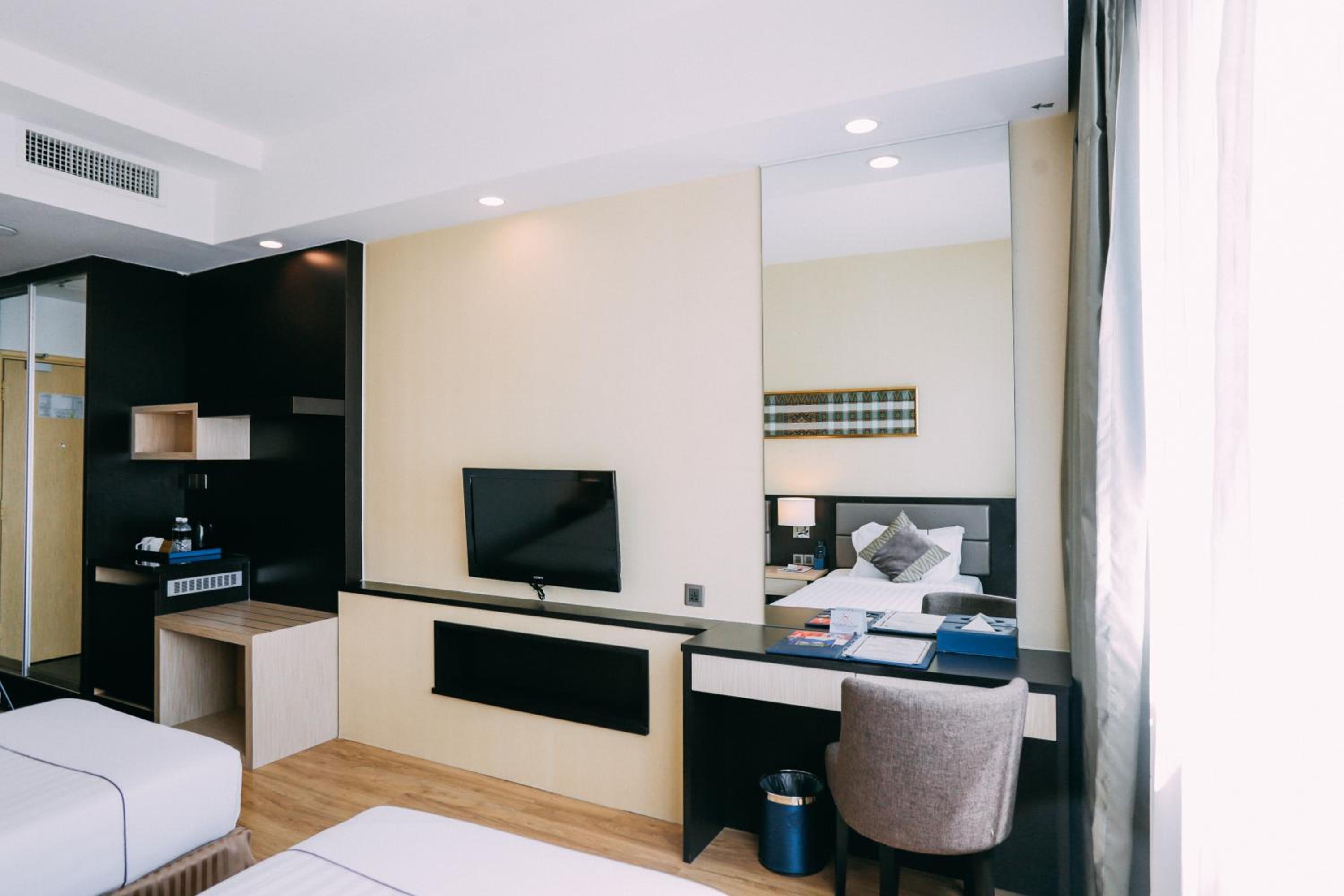 Executive Deluxe Twin Room photo 3