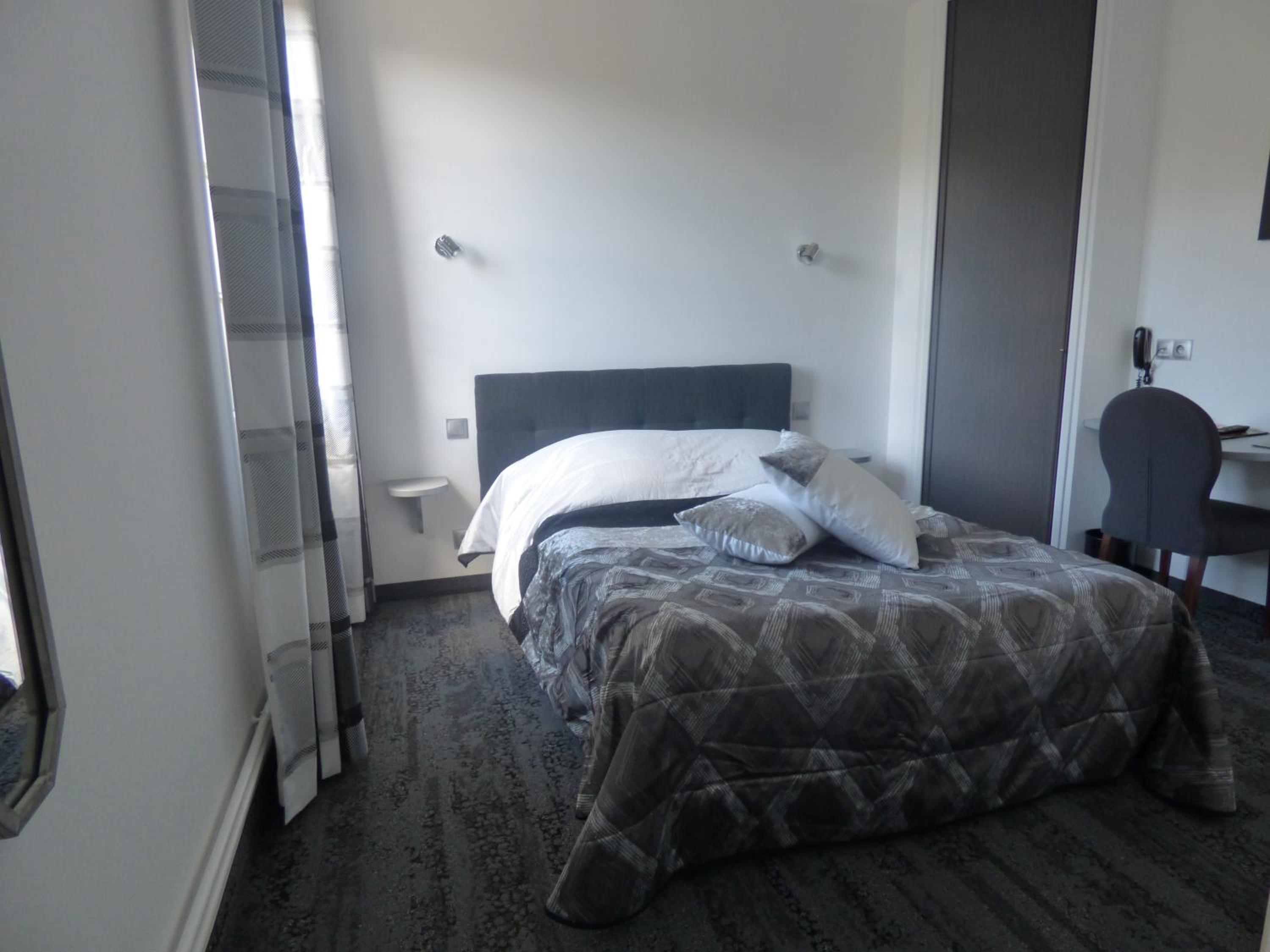 Superior Double Room with Shower photo 2