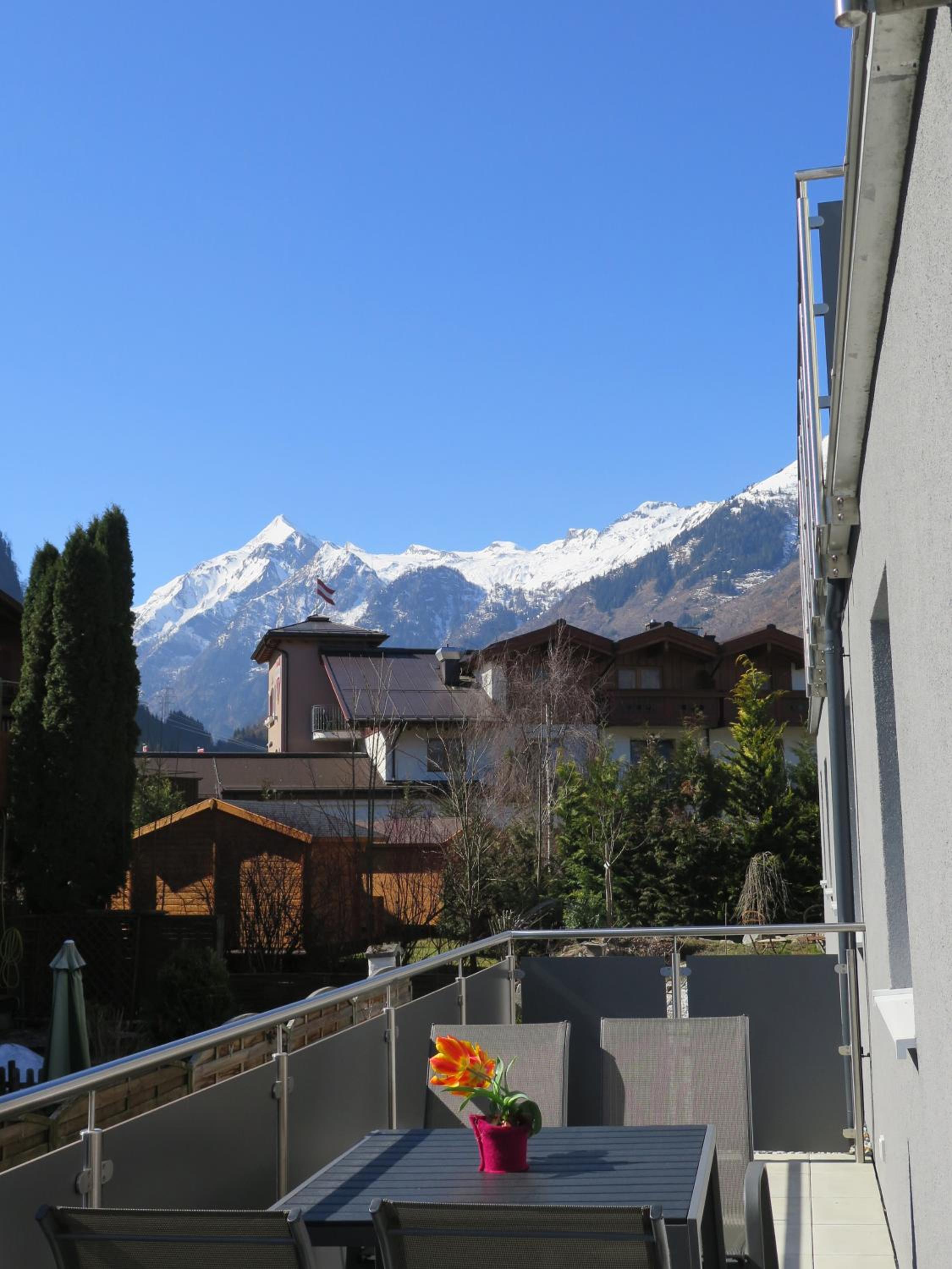 Two-Bedroom Apartment with Garden View photo 2