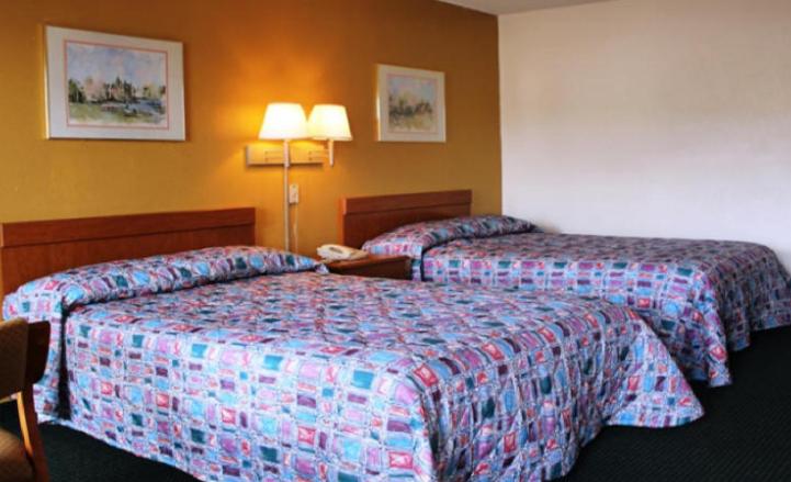 Double Room with Two Double Beds - Non-Smoking - Photo 2