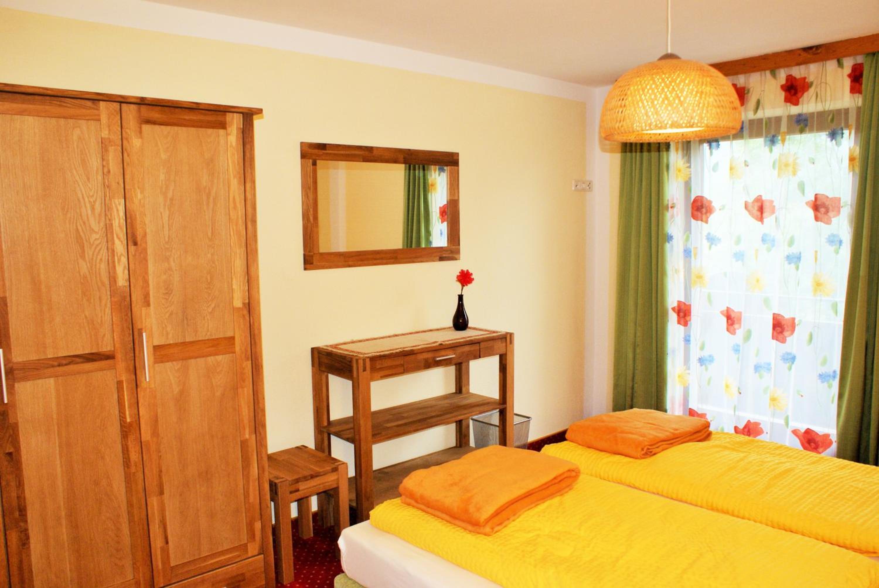 Six-Bedroom House photo 1