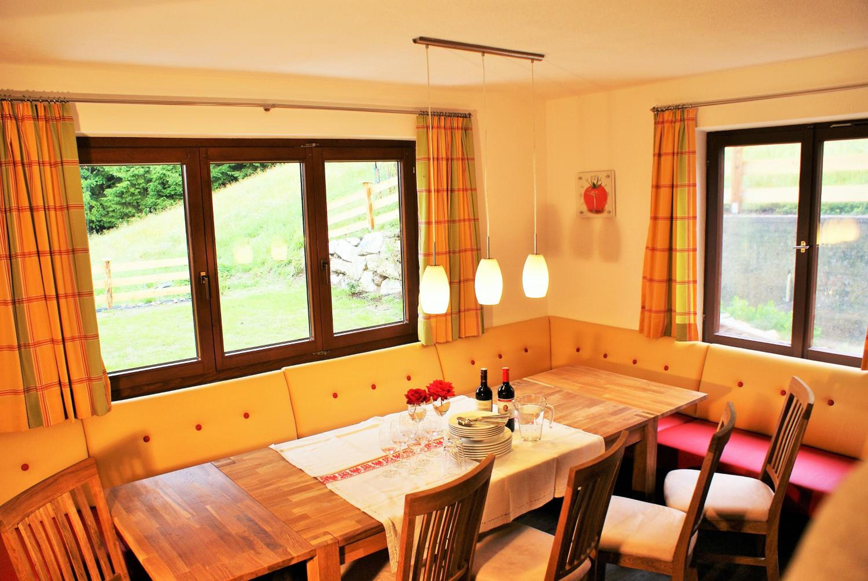 Six-Bedroom House photo 3