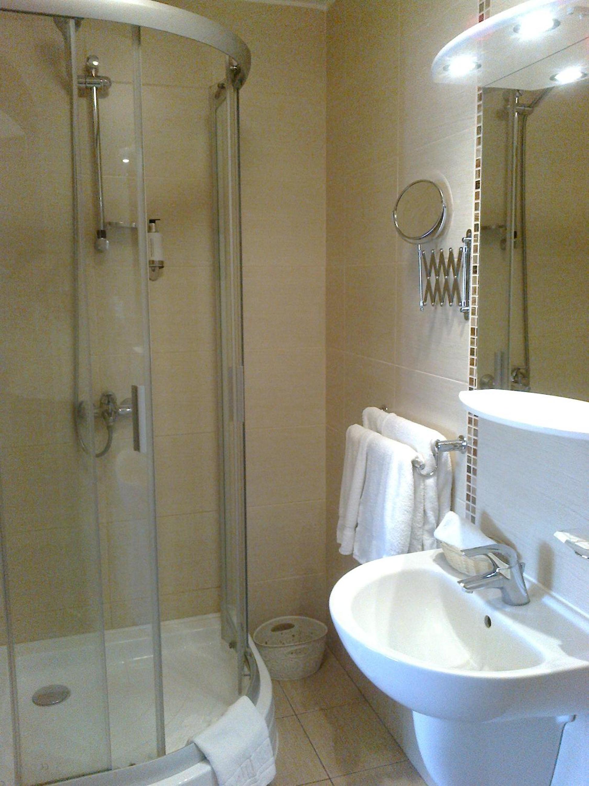 Suite - Photo 9