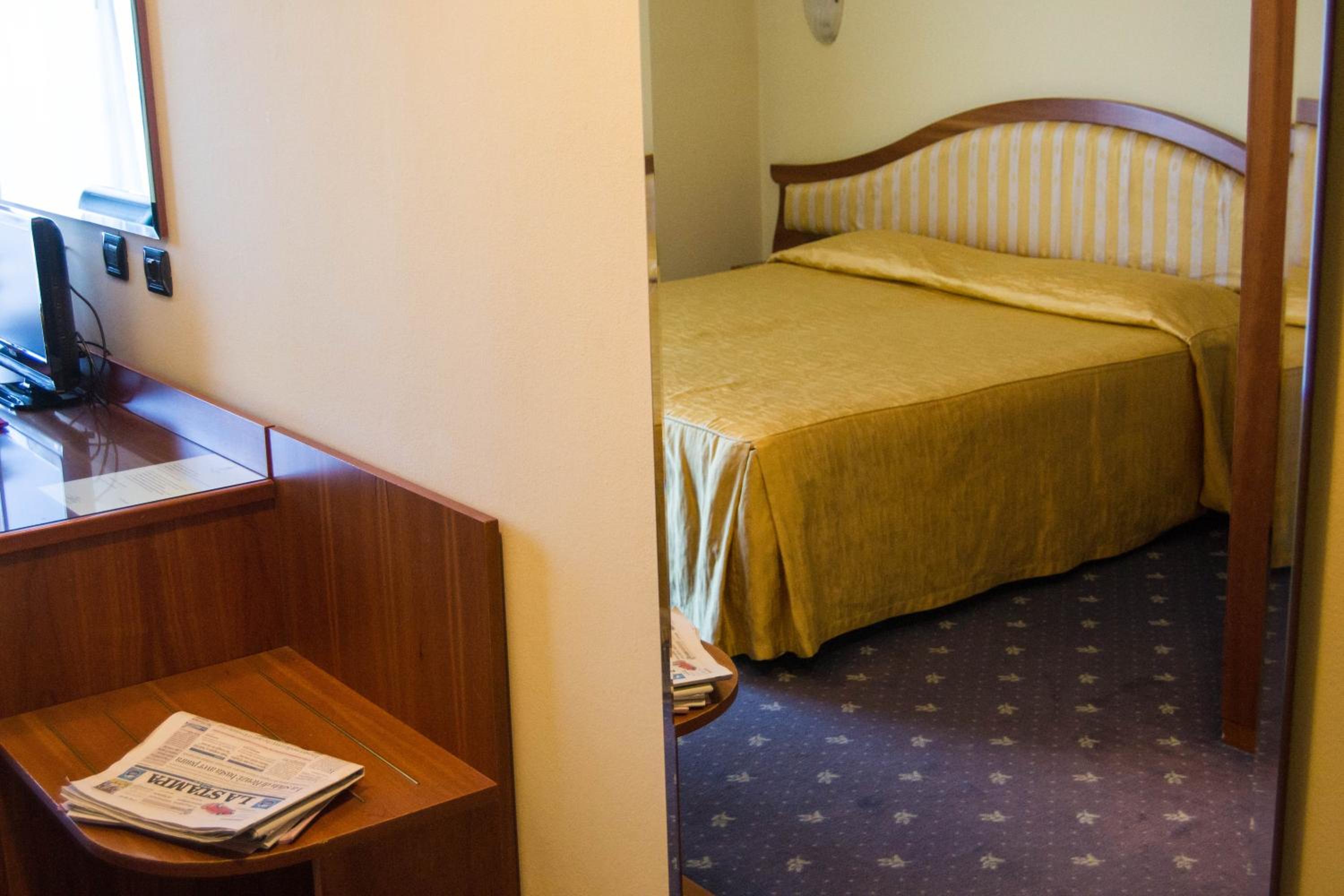 Classic Double or Twin Room - Photo 5