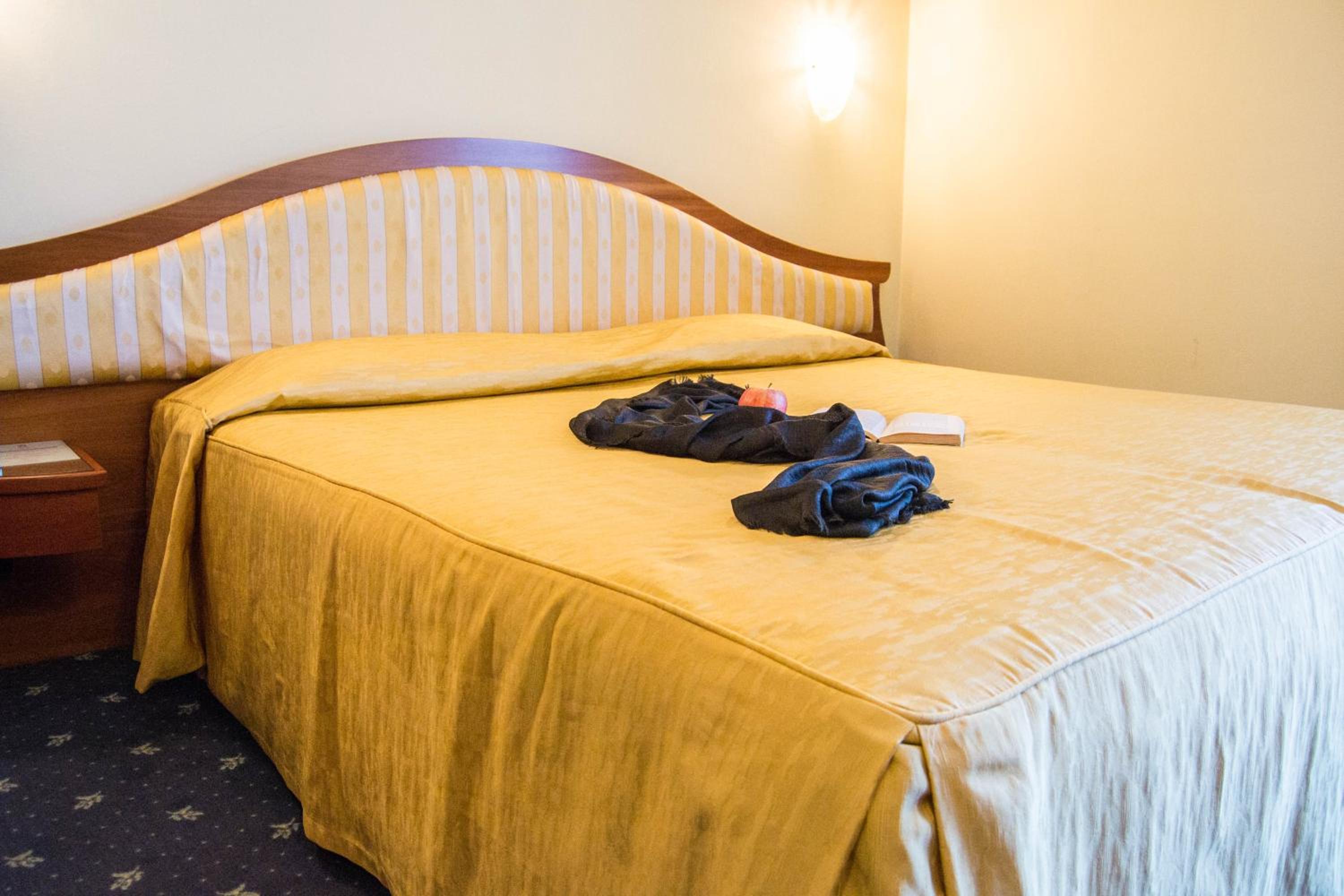 Classic Double or Twin Room - Photo 4