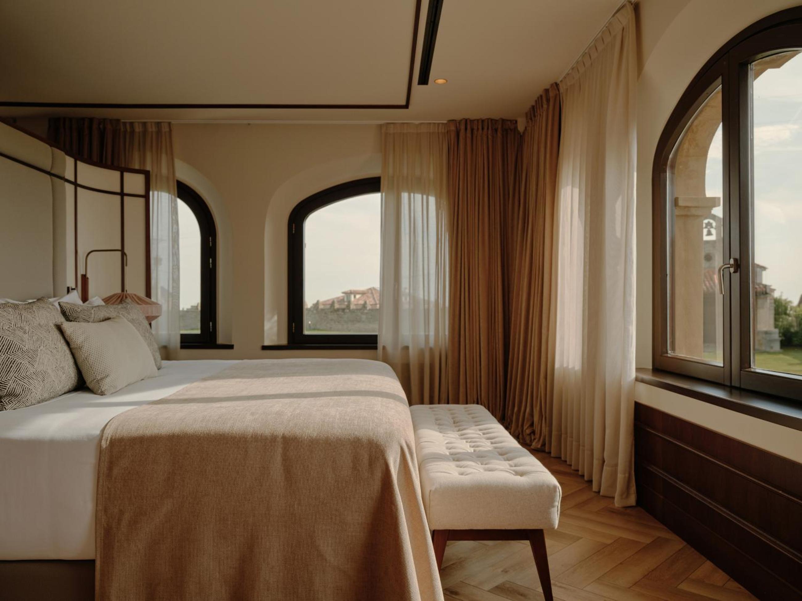 Suite with Mountain View