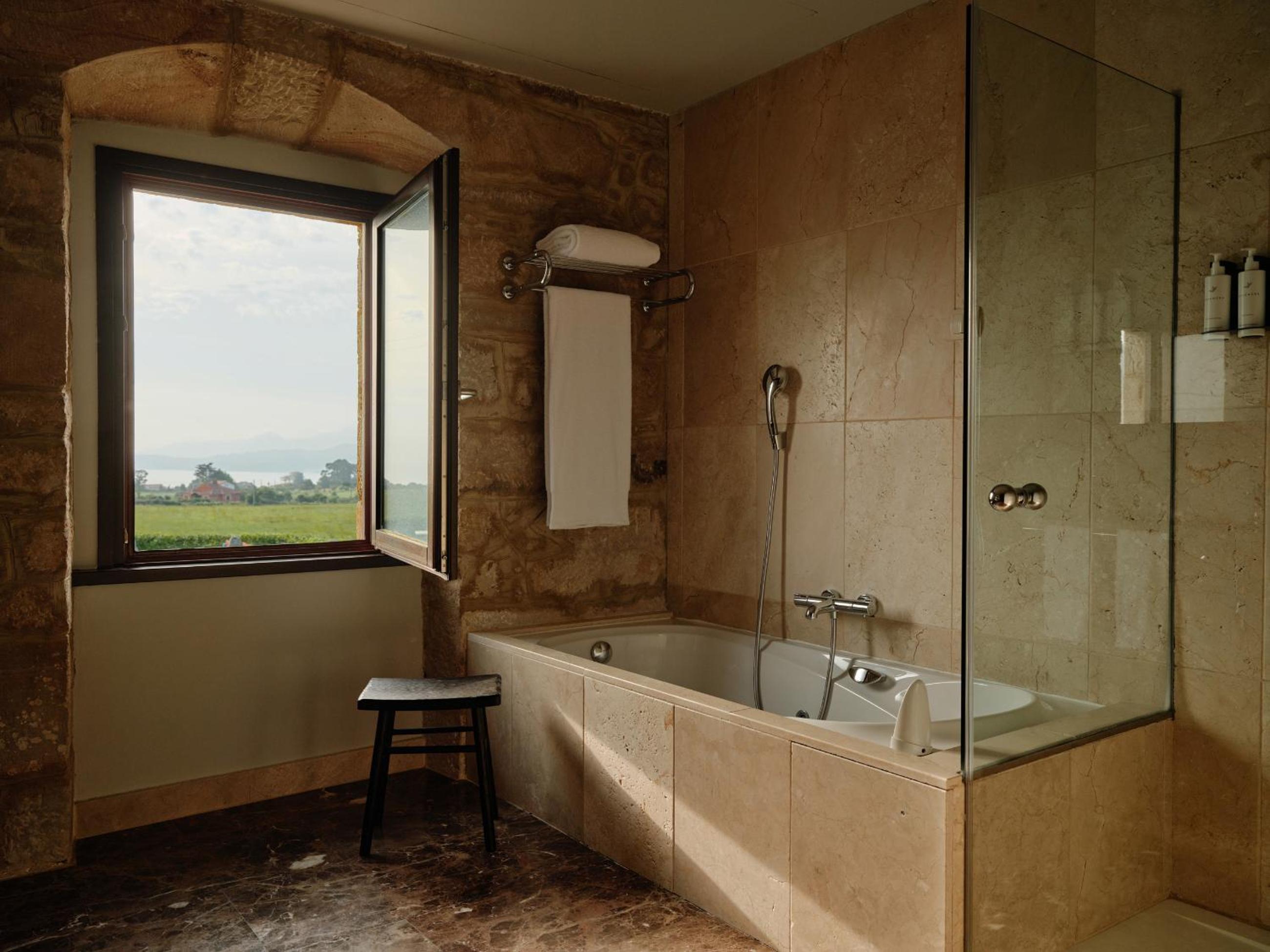 Suite with Mountain View photo