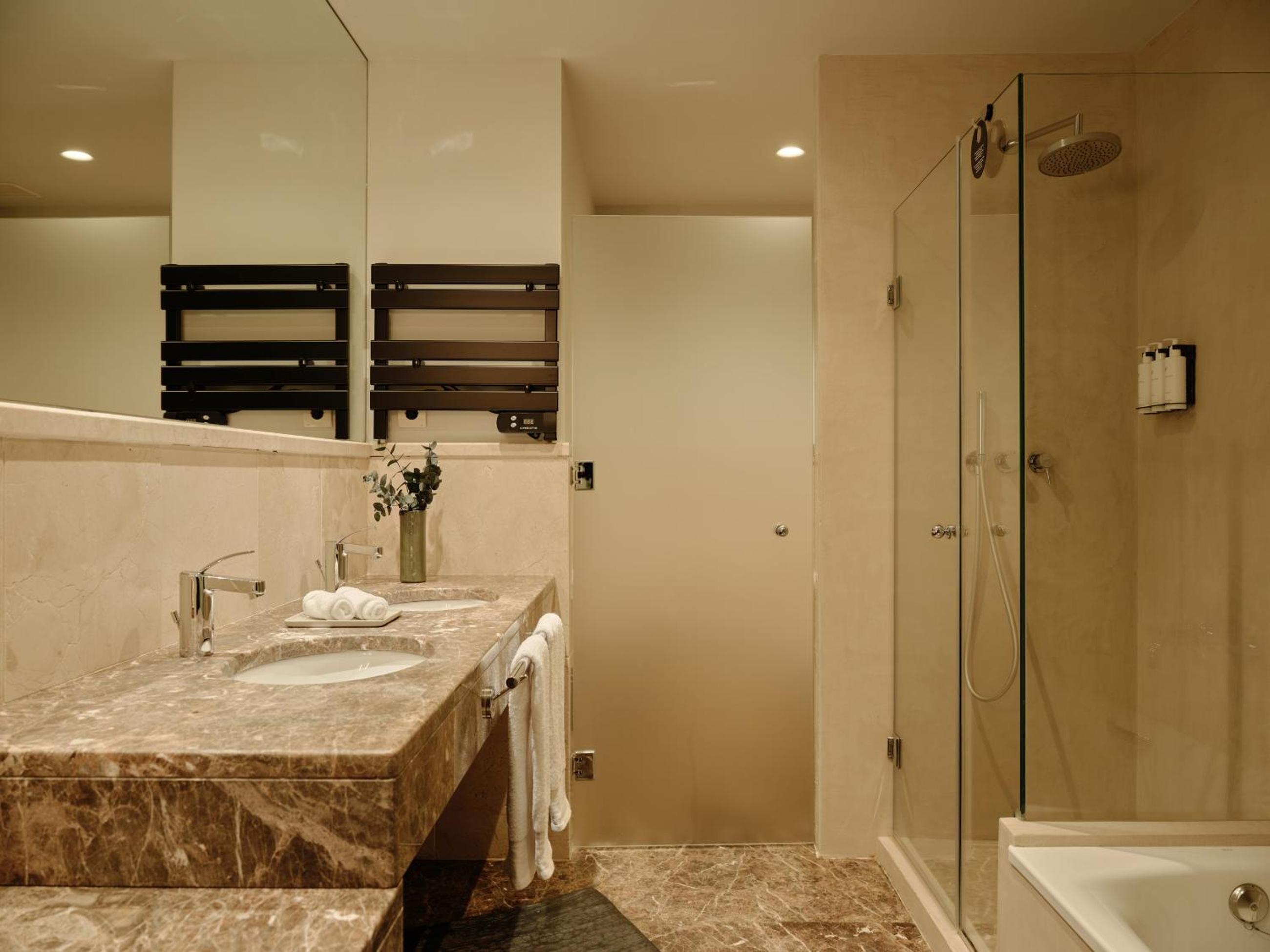 Two-Bedroom Suite Two-Bedroom Suite
