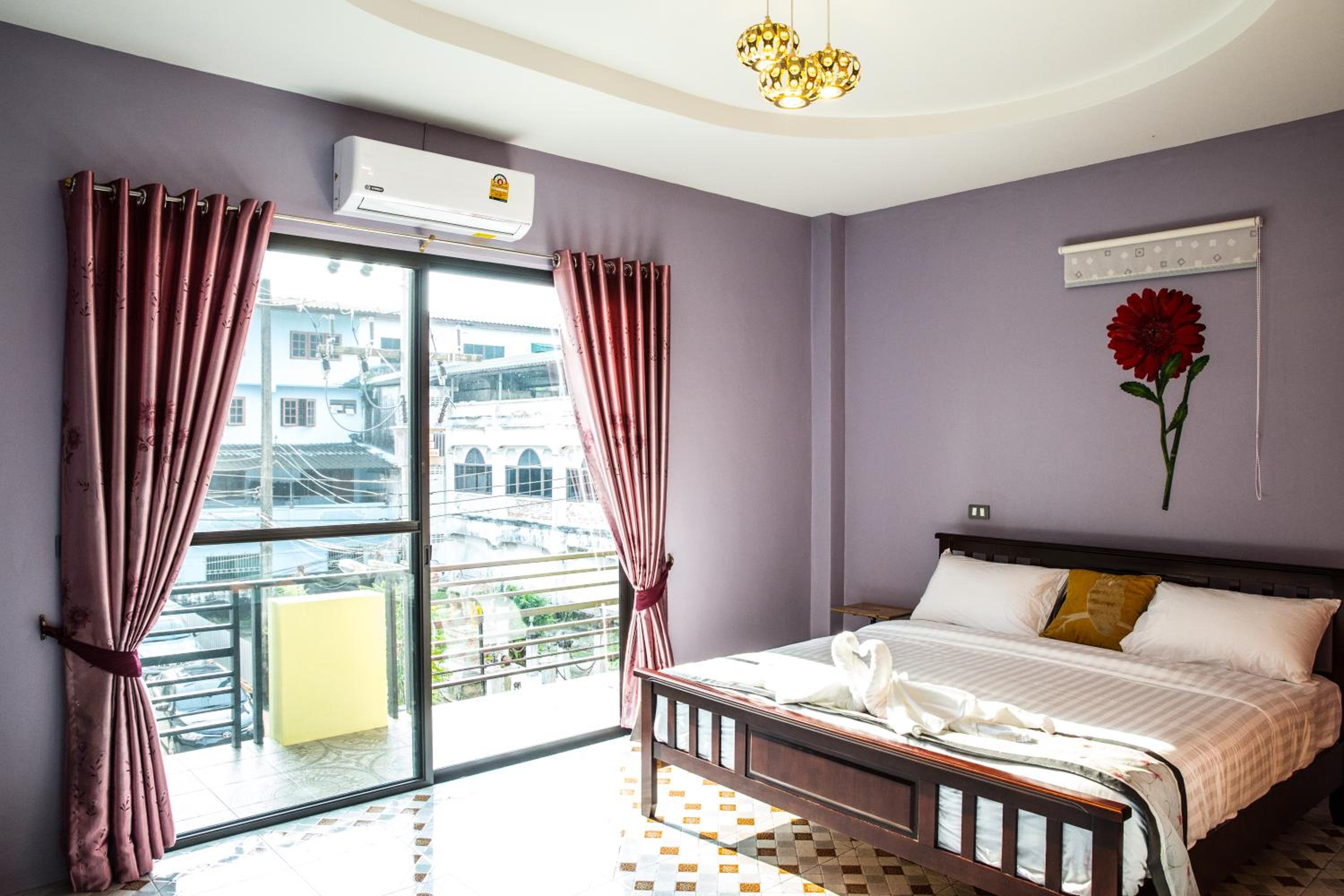 Standard King Room photo 1
