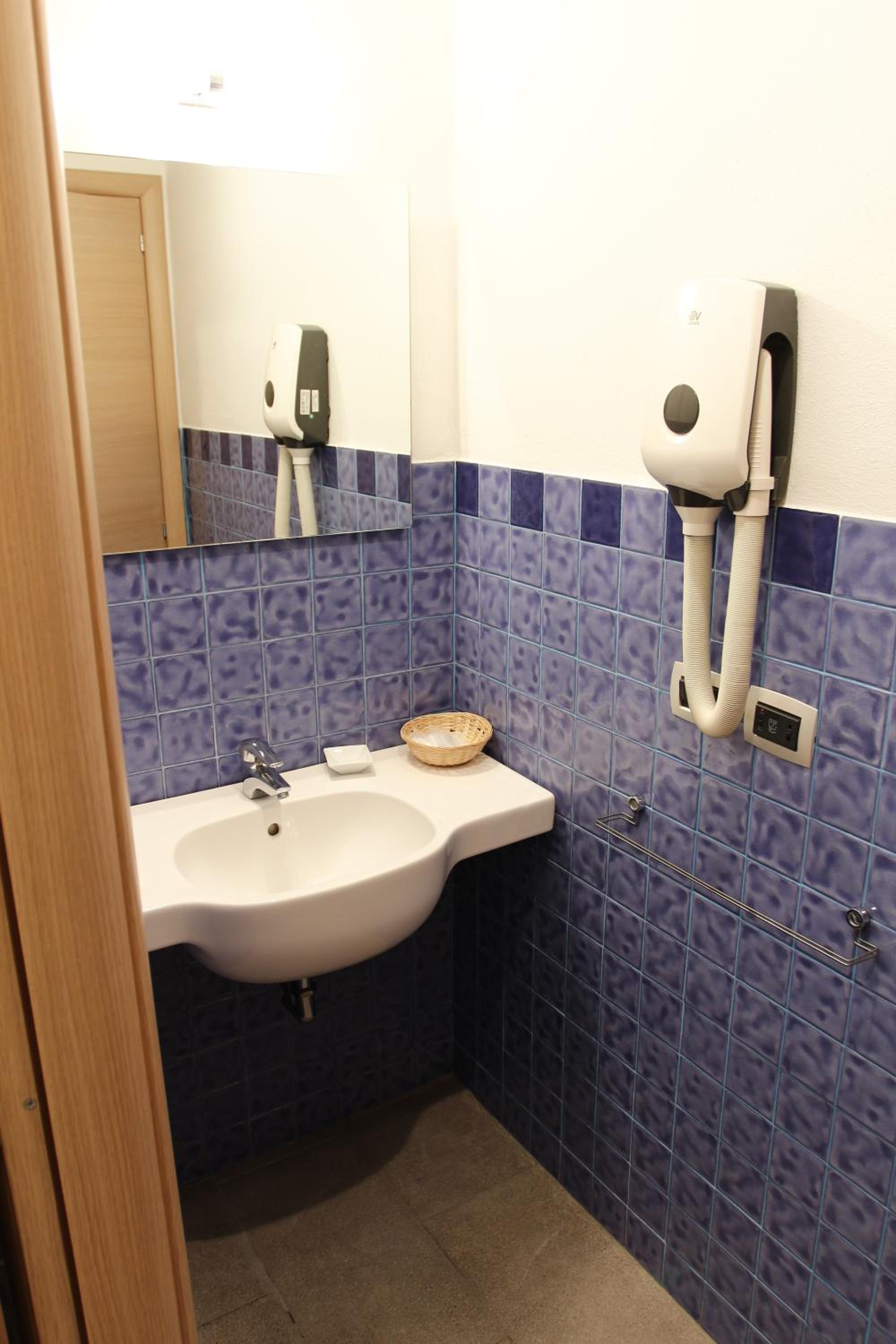 Double or Twin Room - Photo 27
