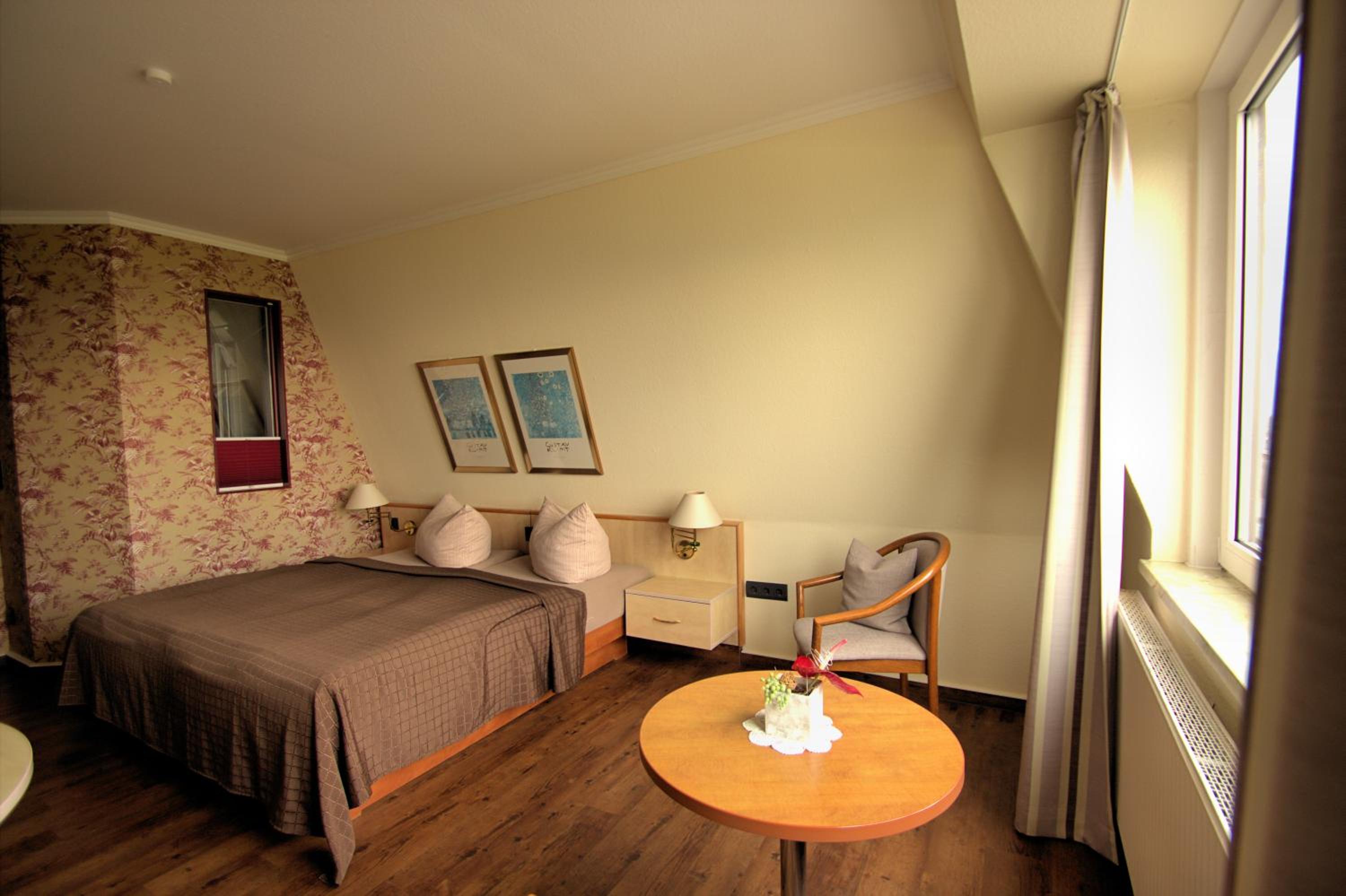 Double Room thumbnail 6