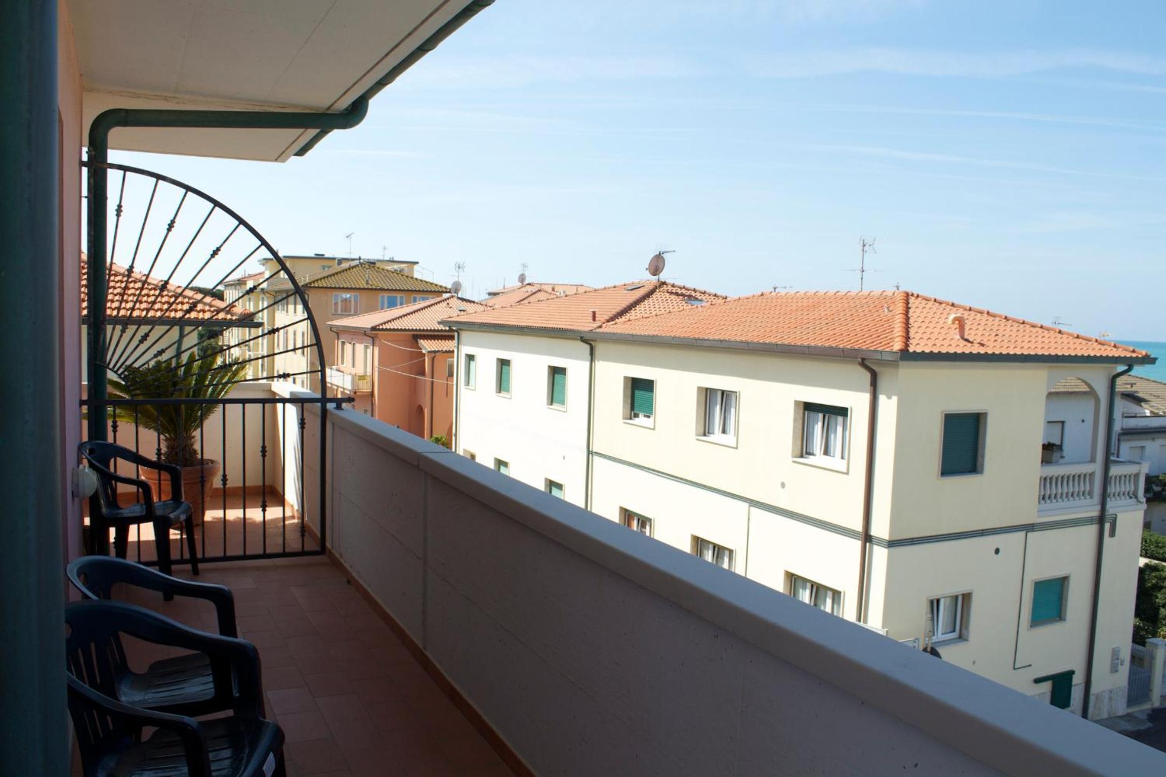 Junior Suite with Balcony photo 3