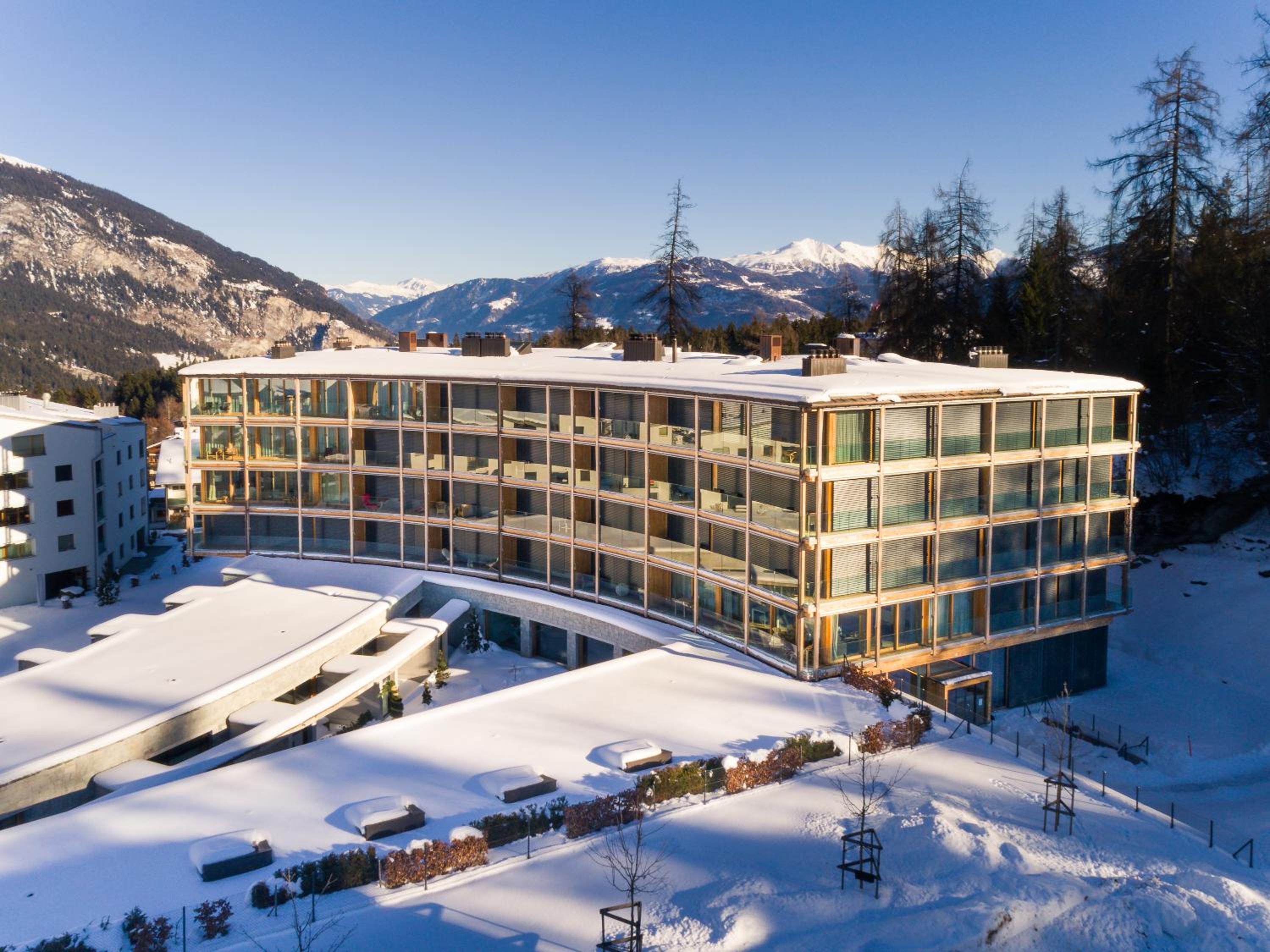 Apartment with Mountain View photo 2