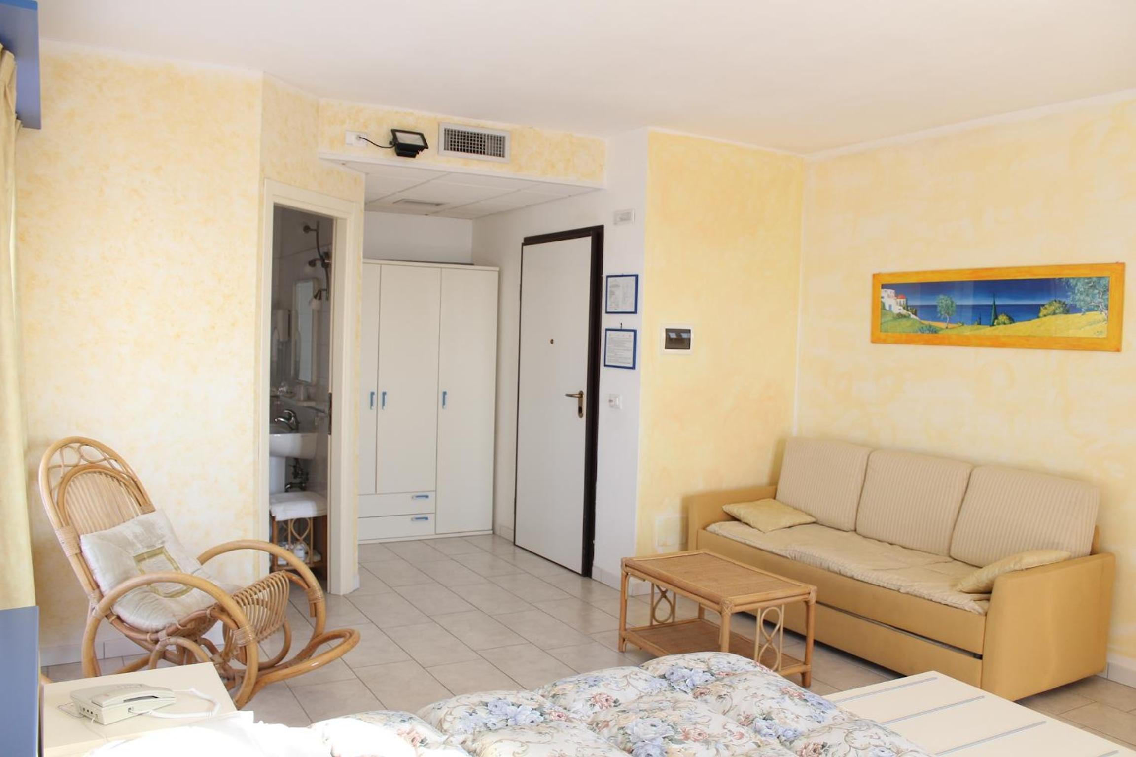Junior Suite with Balcony photo 2