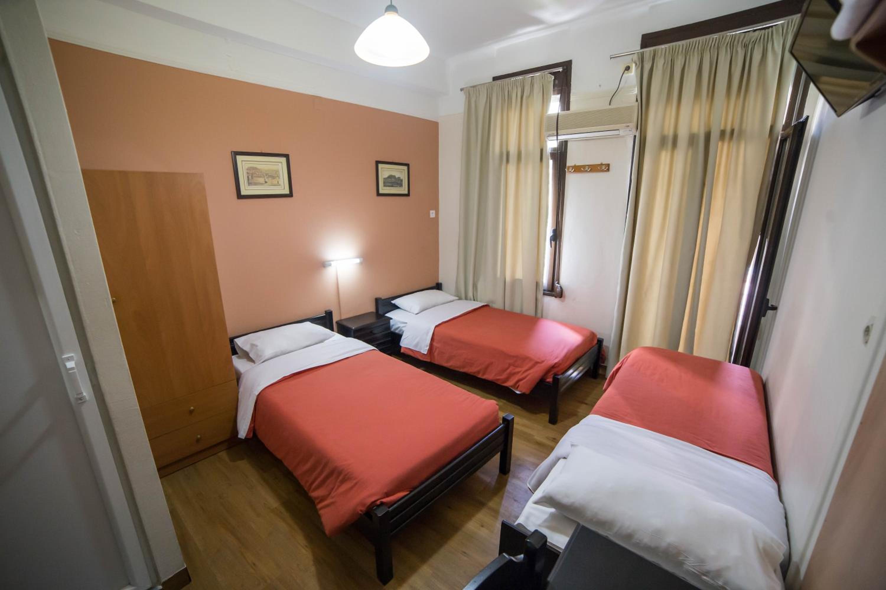 Triple Room thumbnail 5