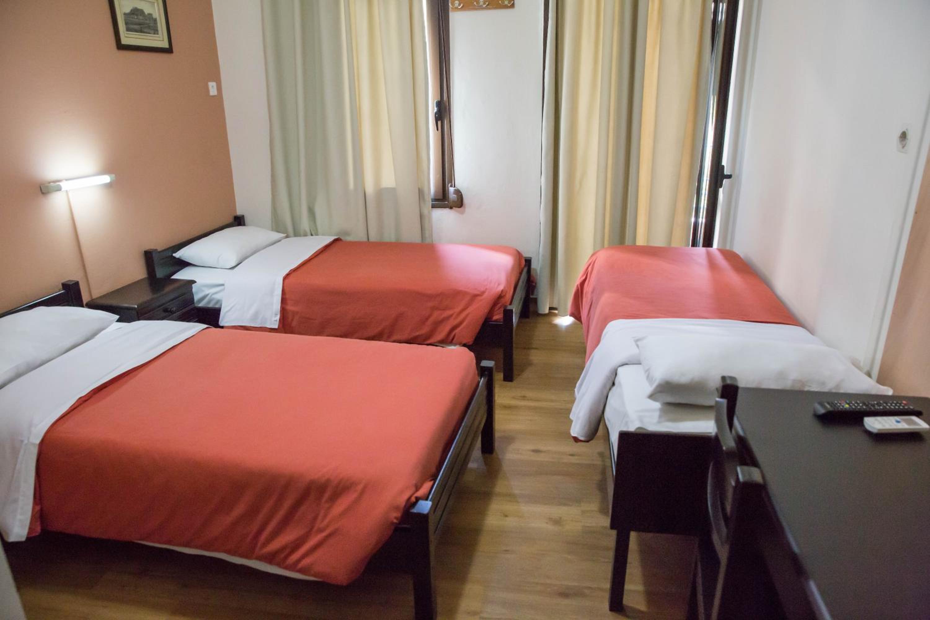 Triple Room thumbnail 5