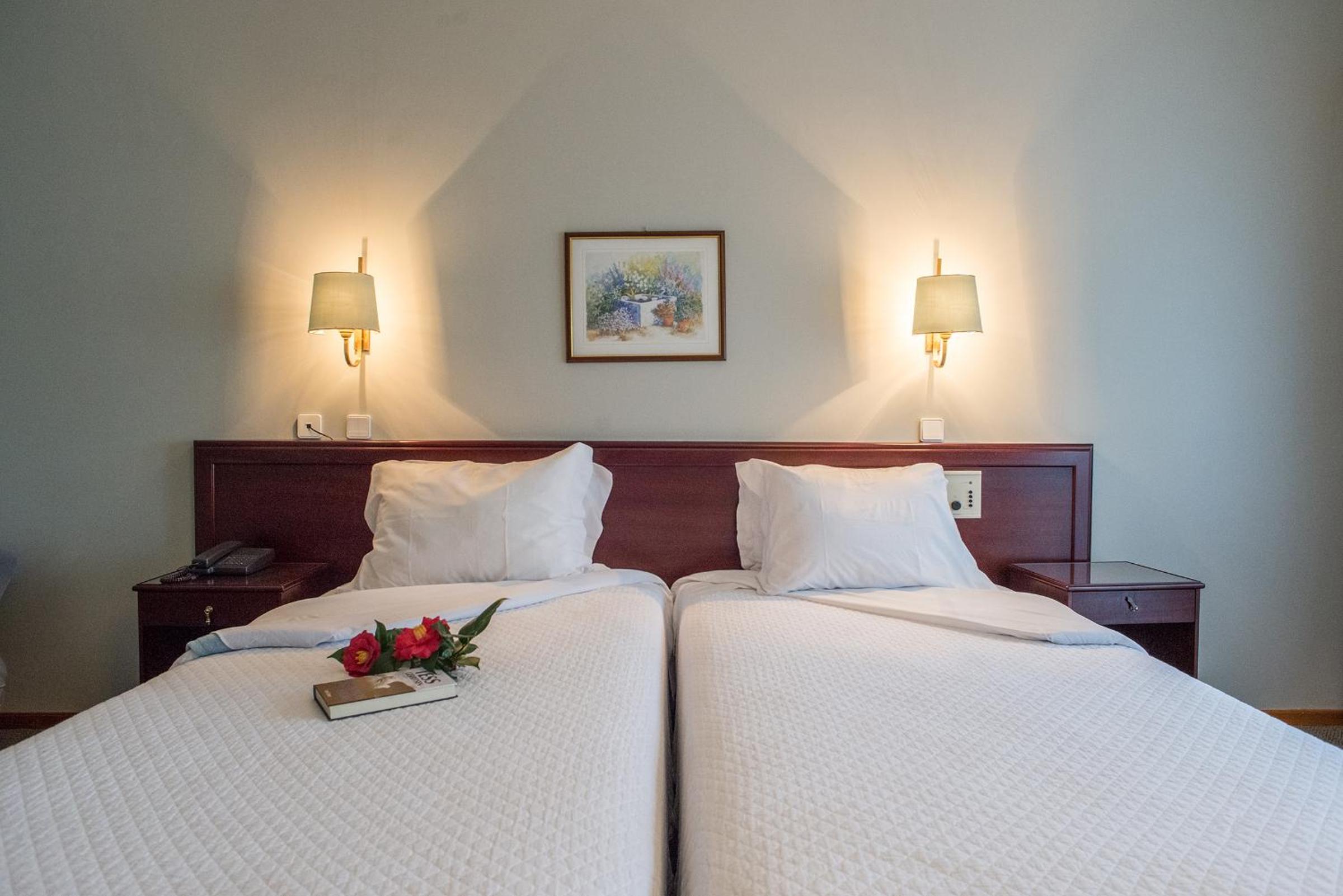 Double or Twin Room with Pool View photo 1