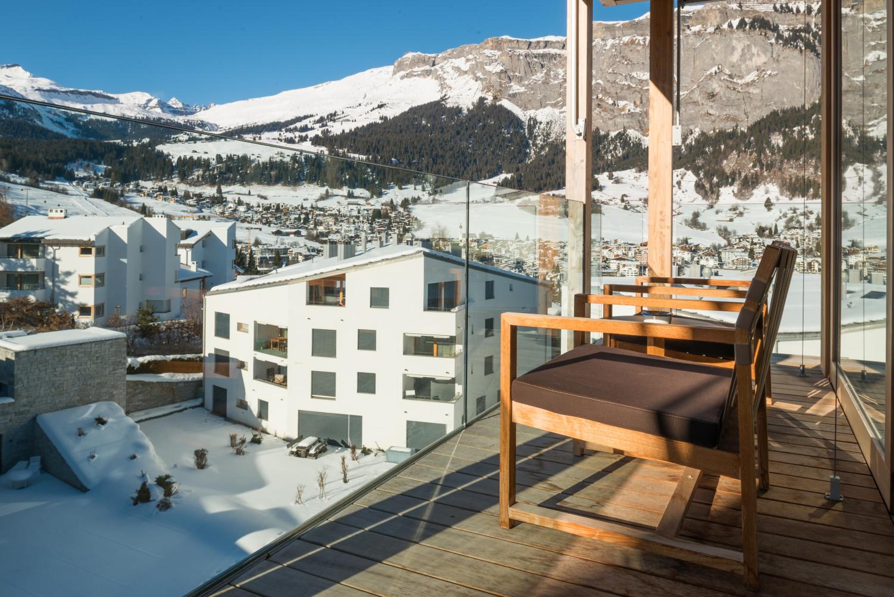 Apartment with Mountain View photo 3