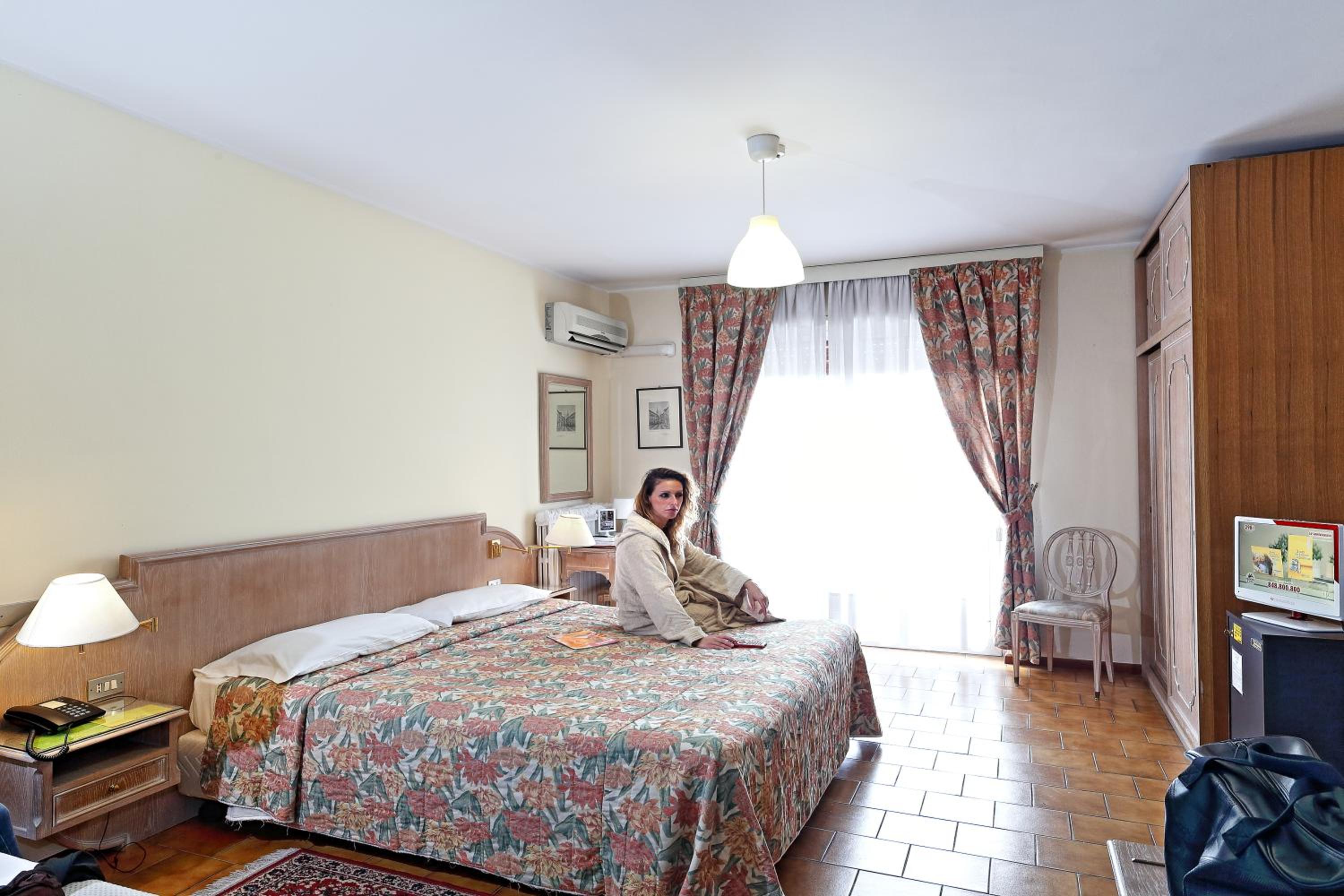 Double or Twin Room - Photo 4