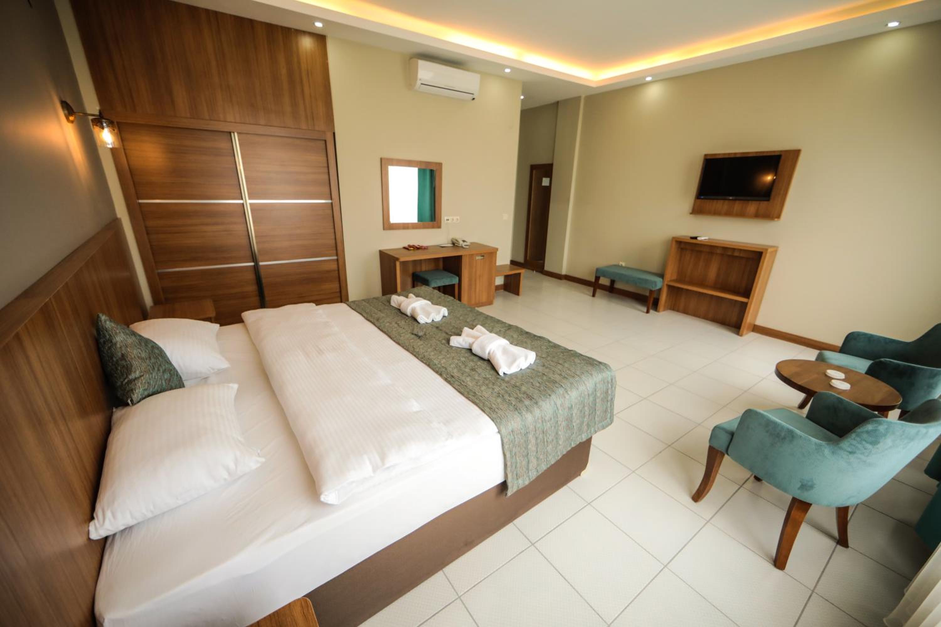 Budget Double Room photo 2