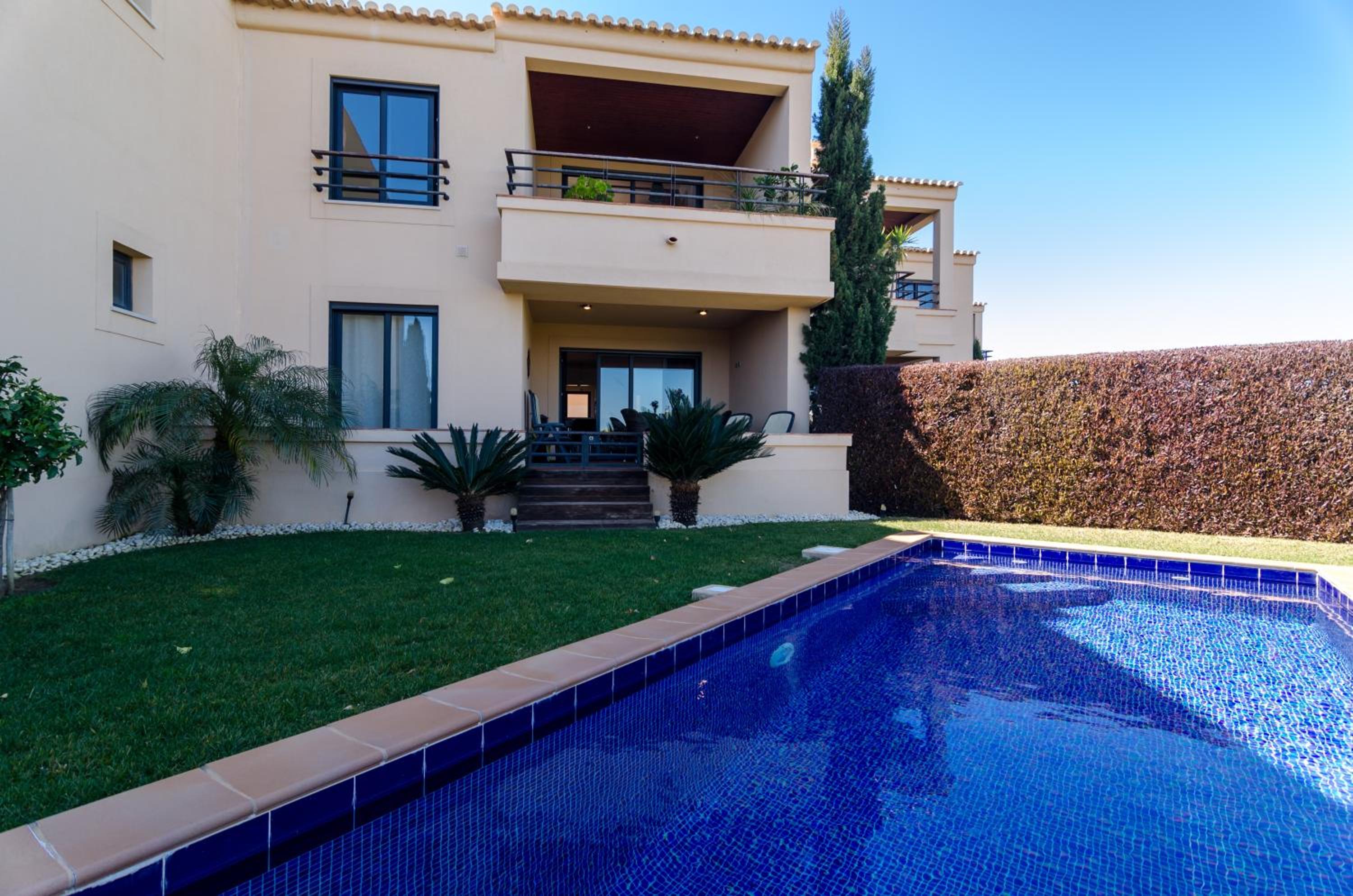 Two-Bedroom Apartment with private Garden and Pool photo 2