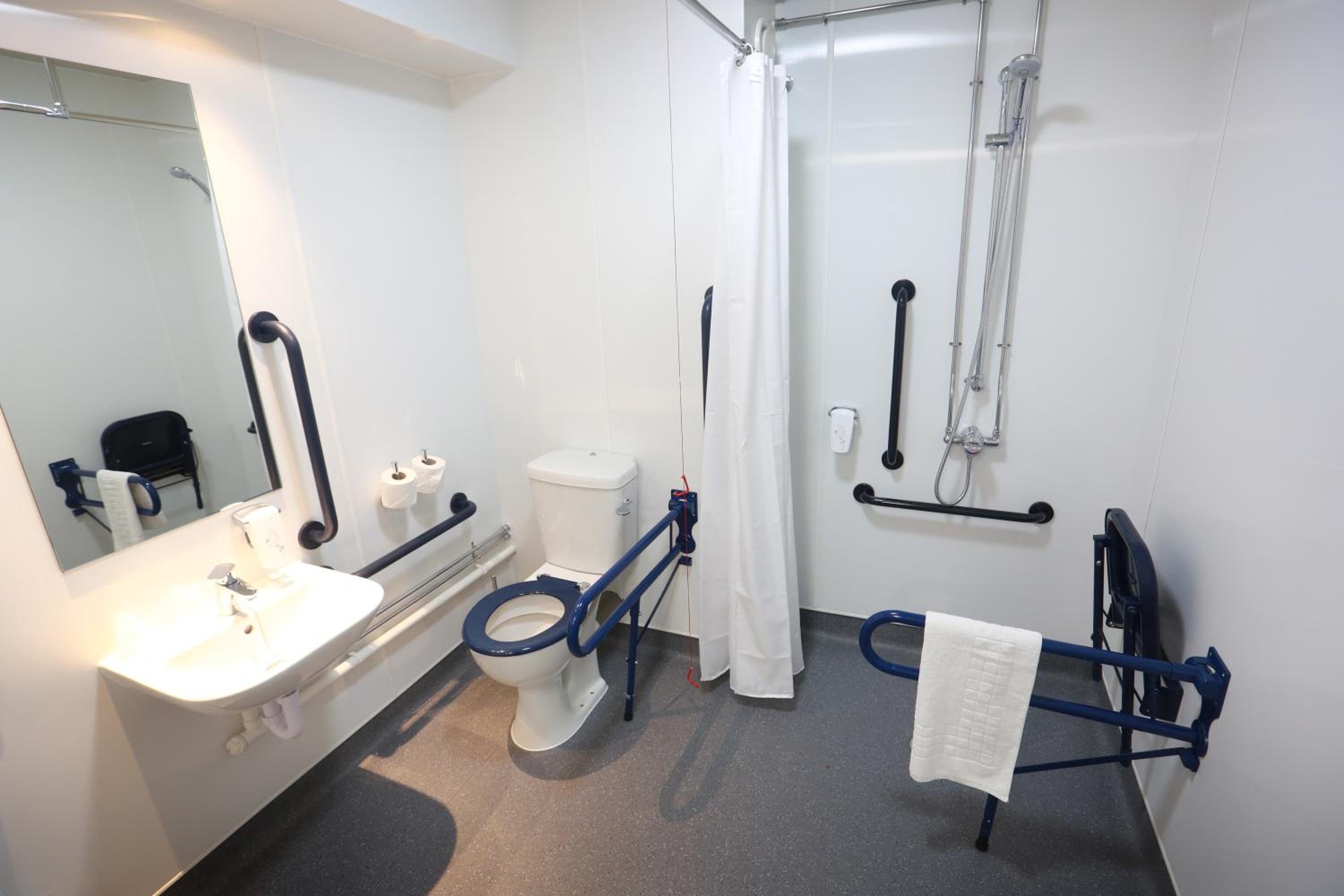 Double or Twin Room - Disability Access photo 3
