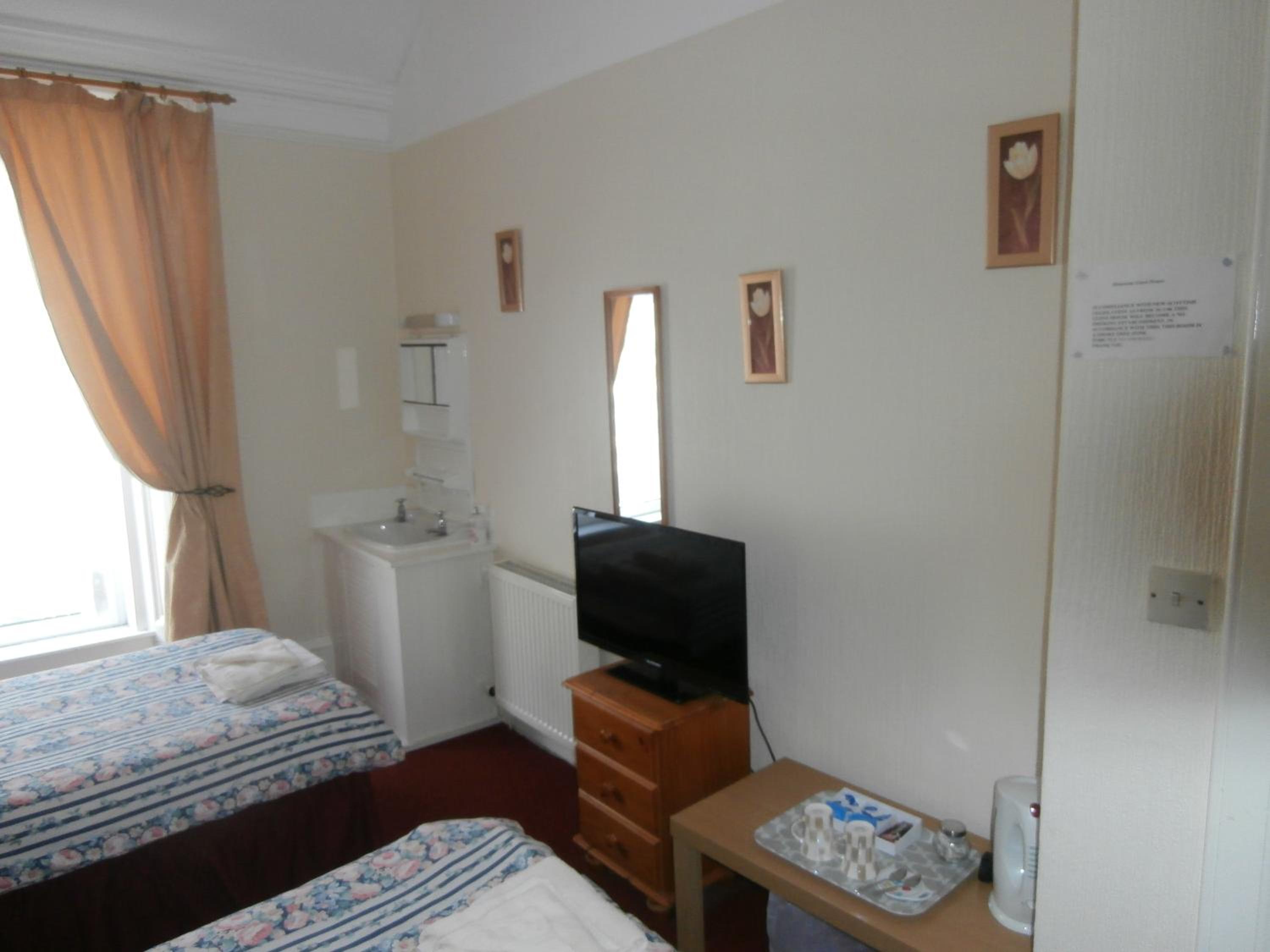 Twin Room with Shared Bathroom photo 1