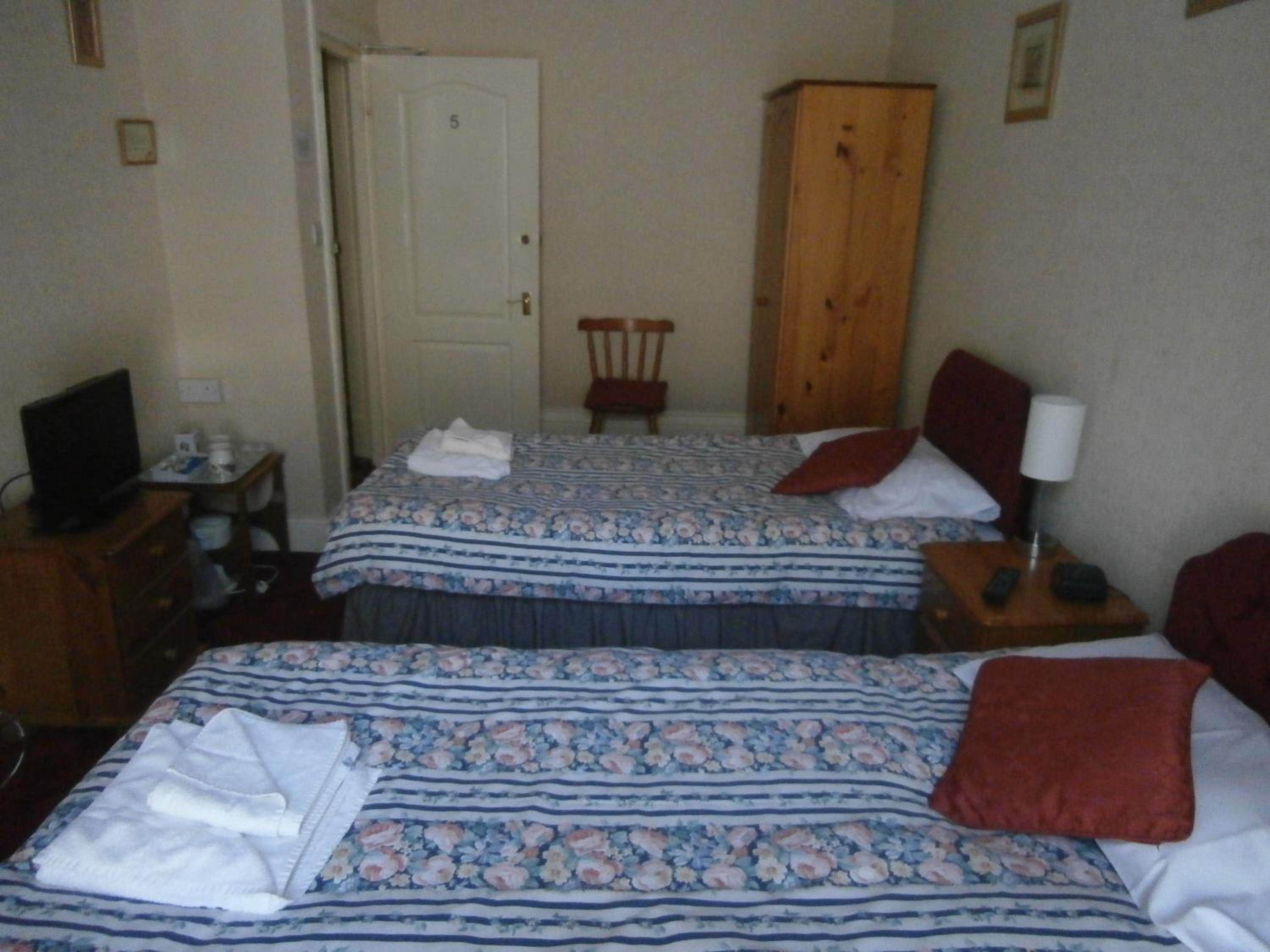 Twin Room with Shared Bathroom photo 3