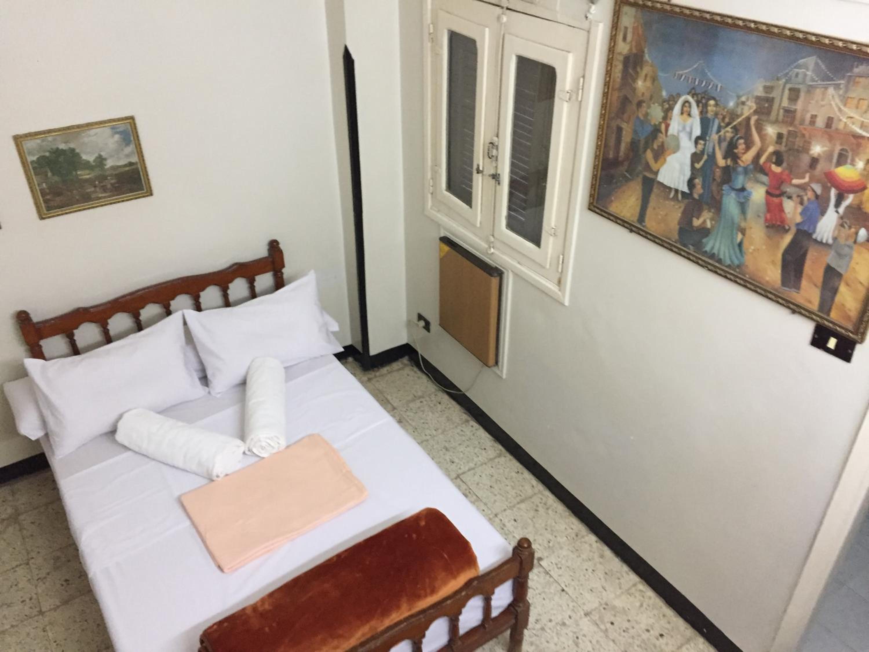 Single Room with Bath photo 1