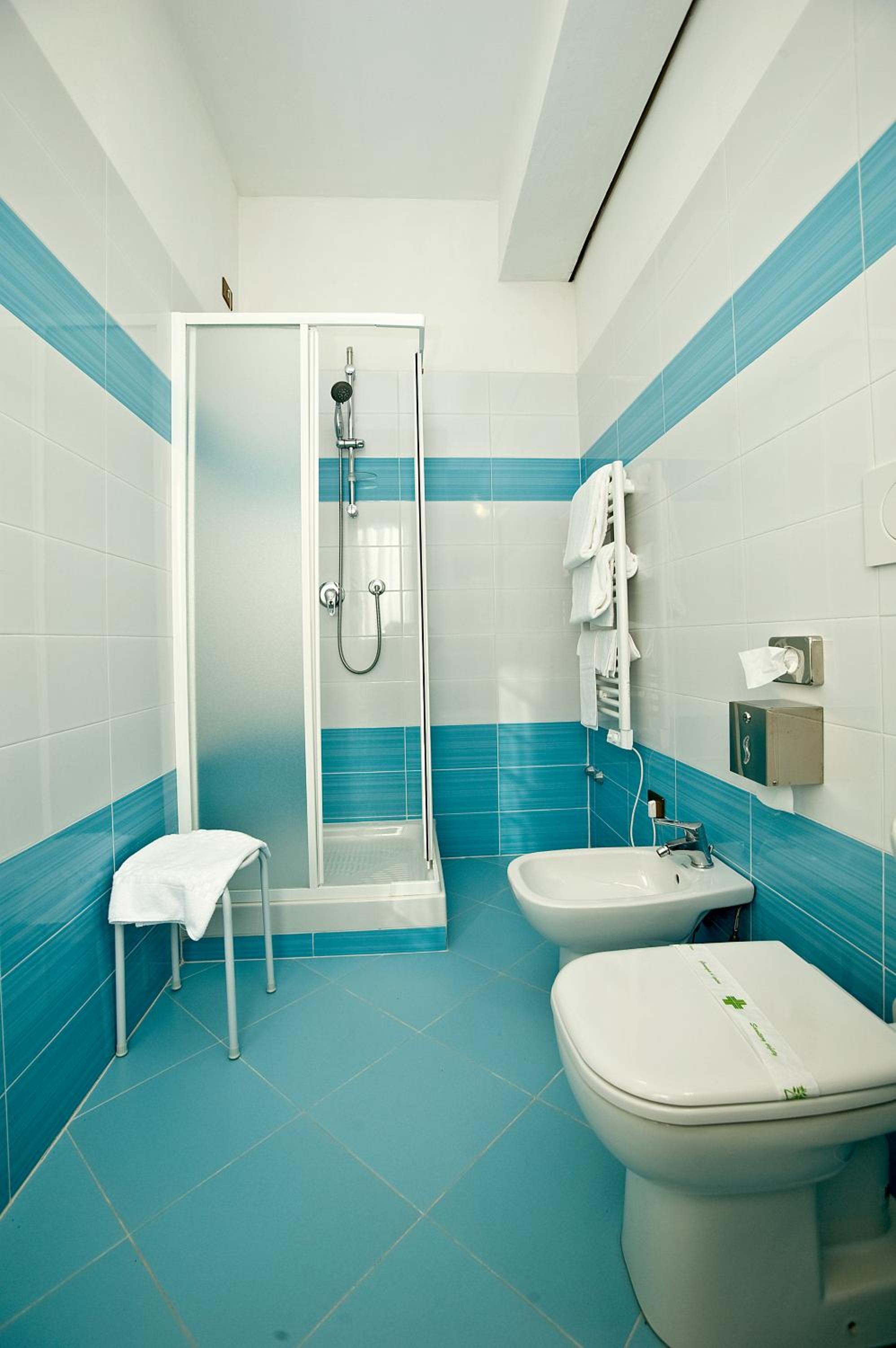 Standard Room- Disability Access photo 2