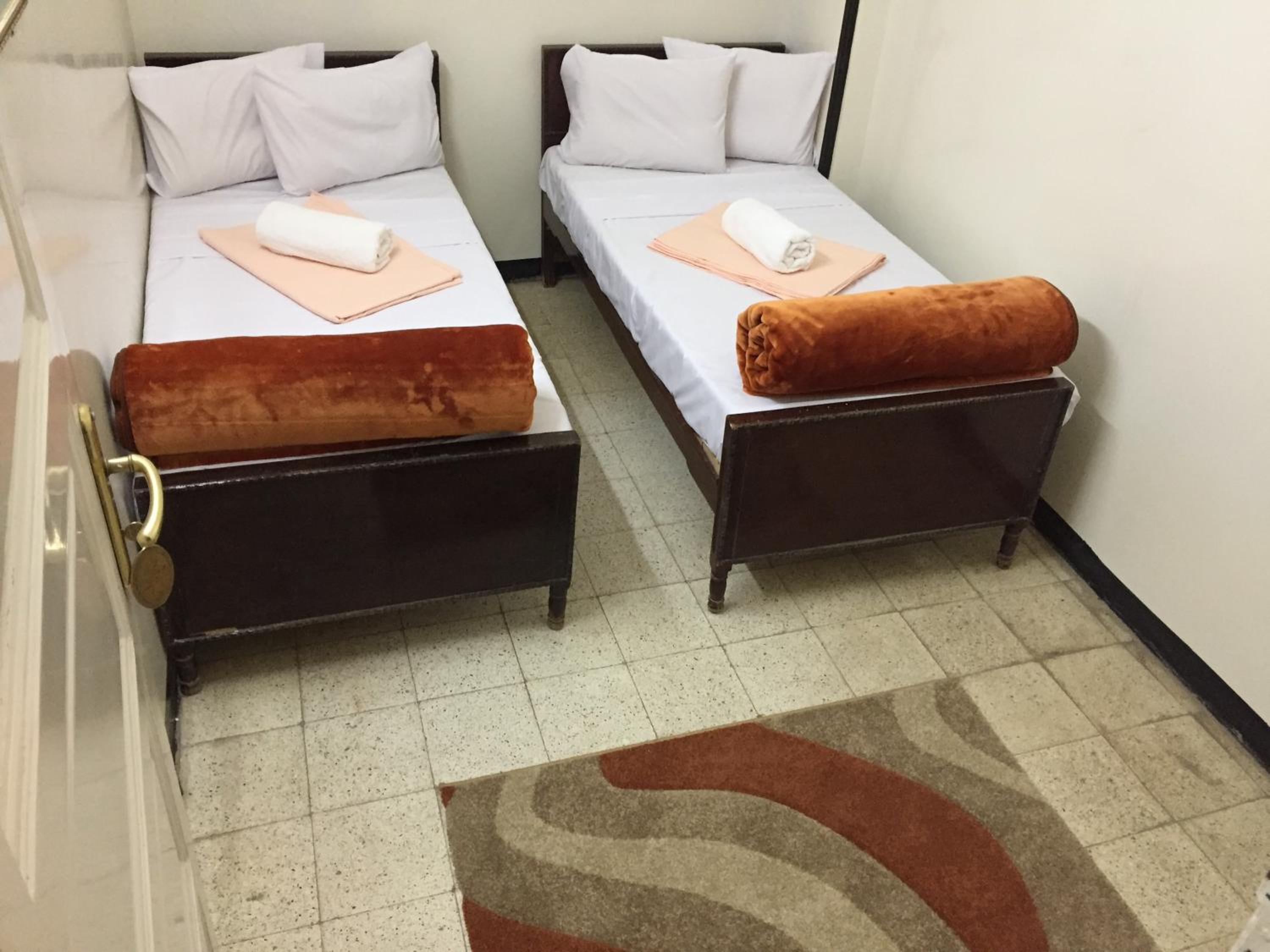 Twin Room with Bathroom photo 1