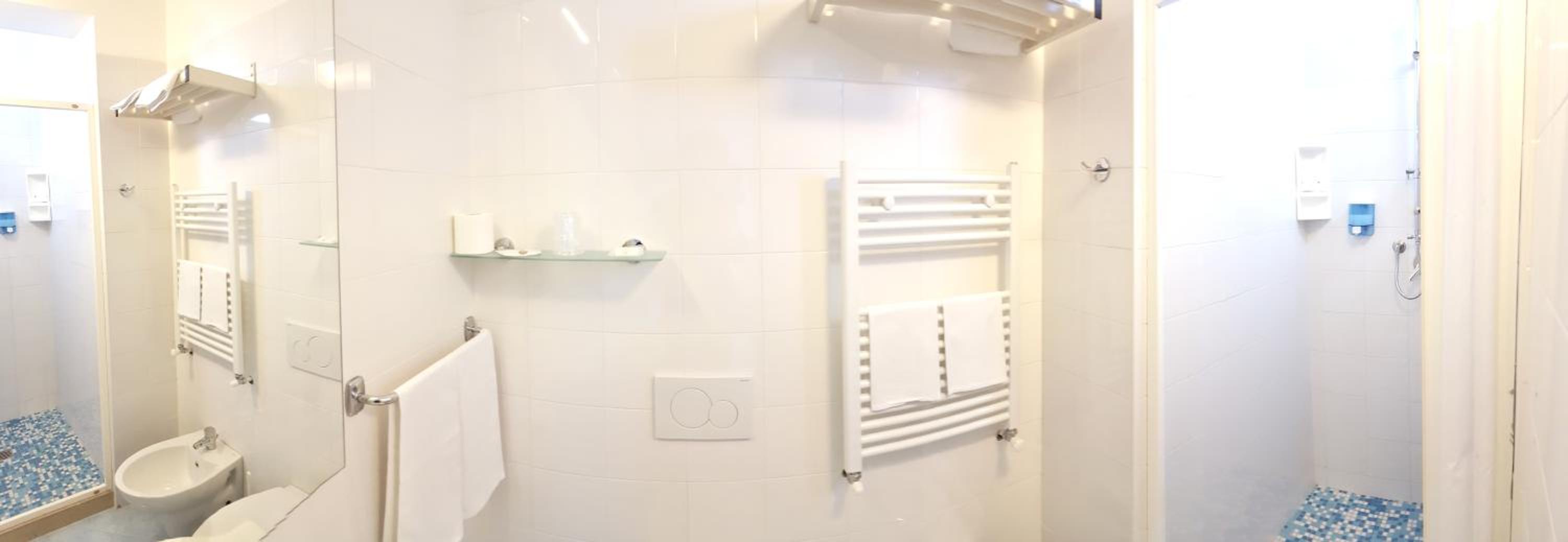 Double Room with Balcony - Photo 20